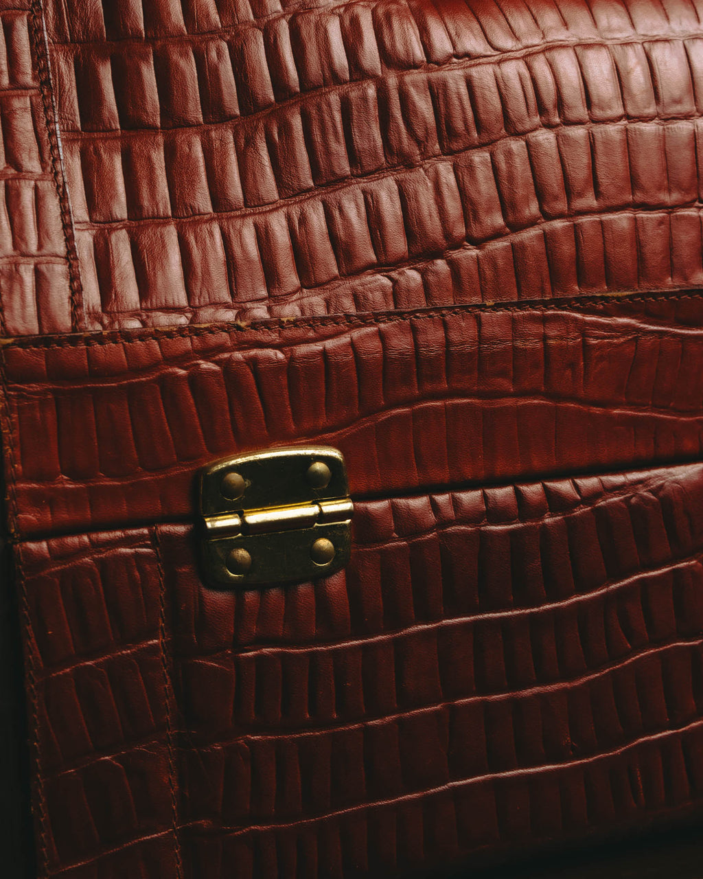 -SPECIAL- “Giorgio Armani” 90’s-00’s Crocodile embossed leather frame bag