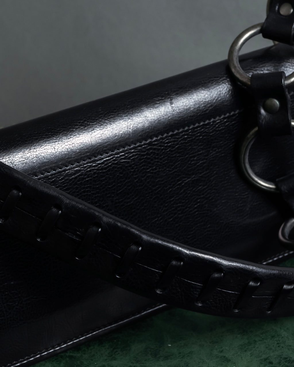 -SPECIAL- "YVES SAINT LAURENT"
00's Tom Ford period stacked ring design horizontal leather bag