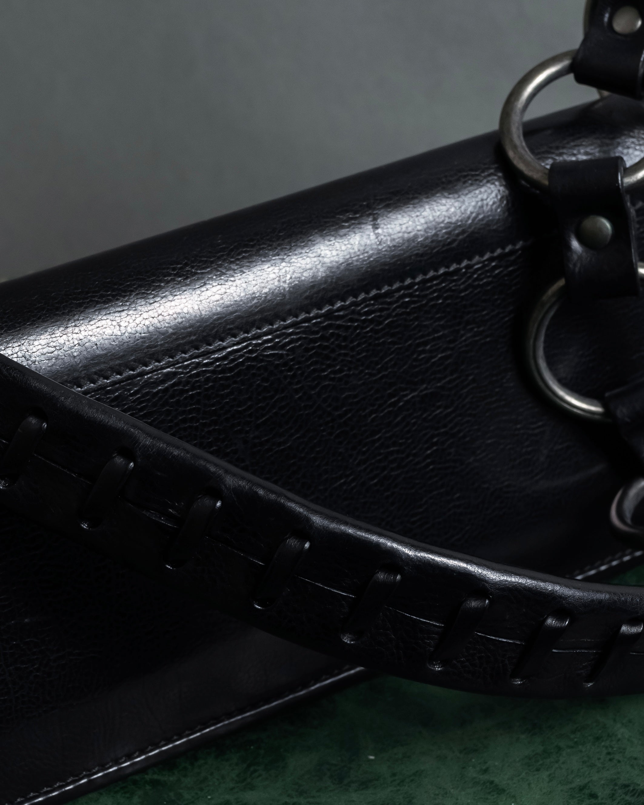 -SPECIAL- "YVES SAINT LAURENT"
00's Tom Ford period stacked ring design horizontal leather bag