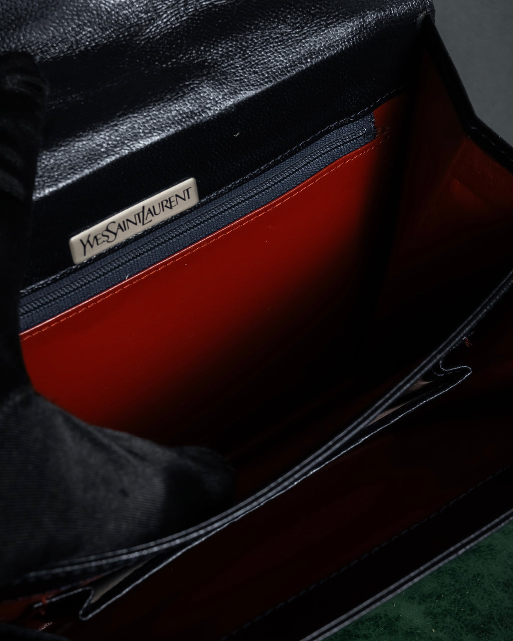 "YVES SAINT LAURENT" Straight ridge design square forum leather bag