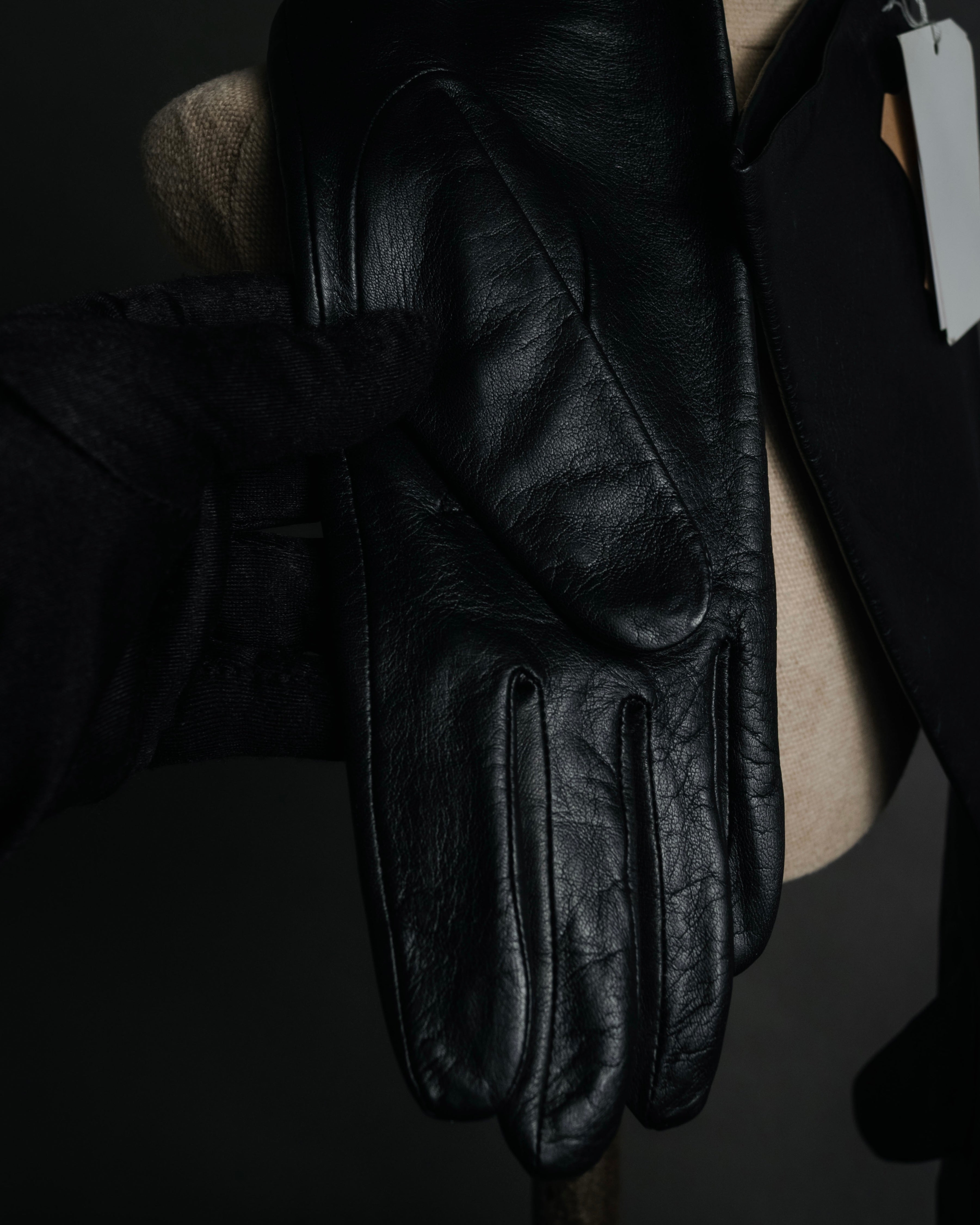 “GIVENCHY” 2010’s 4G embossed long leather gloves