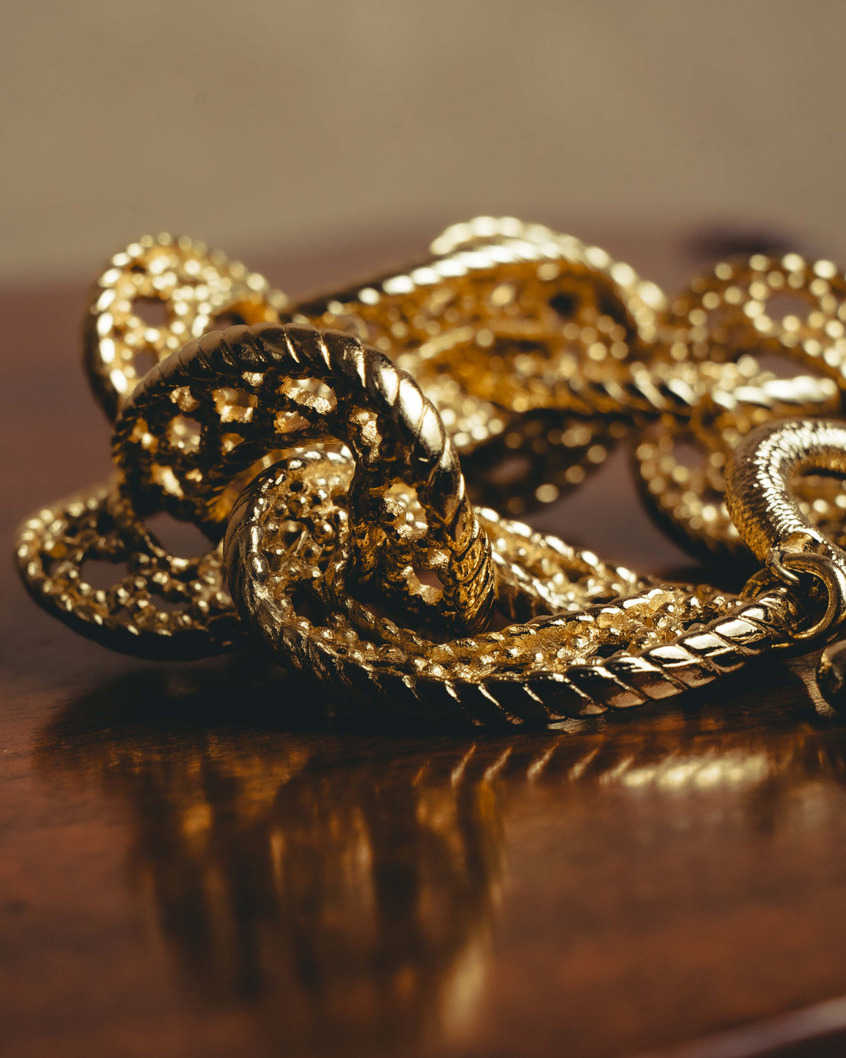 -SPECIAL- “Christian Dior” 70’s-90’s Sculptural openwork gold tone chain bracelet
