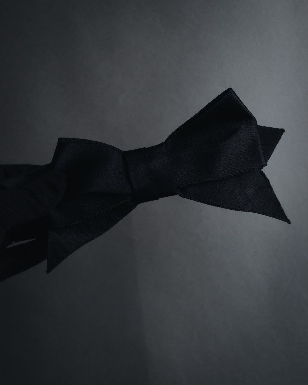 "CHANEL" 90’s black satin and grosgrain ribbon brooch