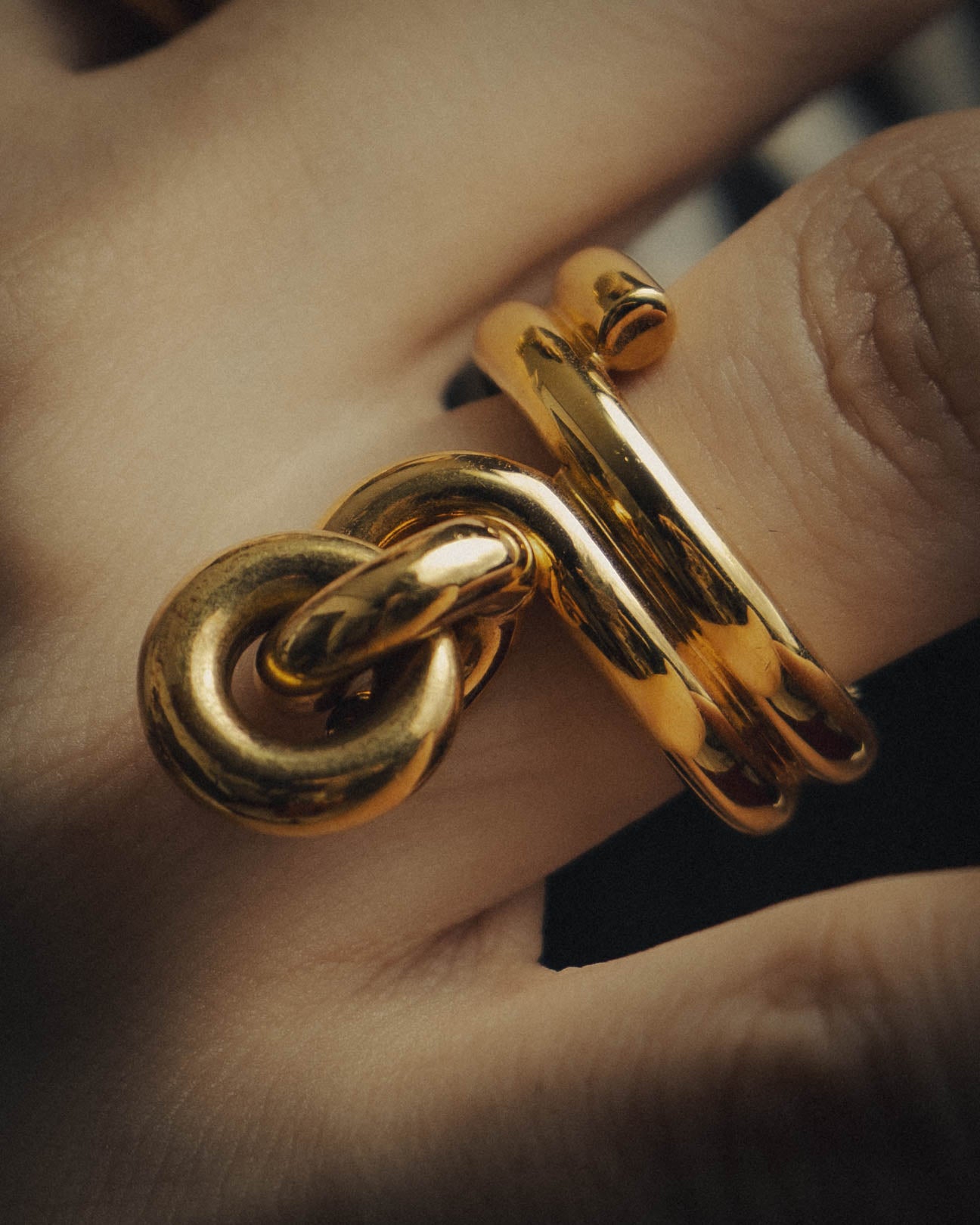 -SPECIAL- “BOTTEGA VENETA” 2021-2025 Gold tone sculptural knot ring