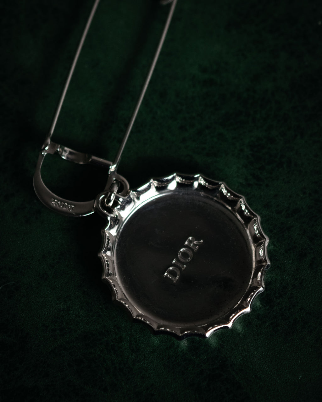 “DIOR” 2018-present Bottle cap pin brooch