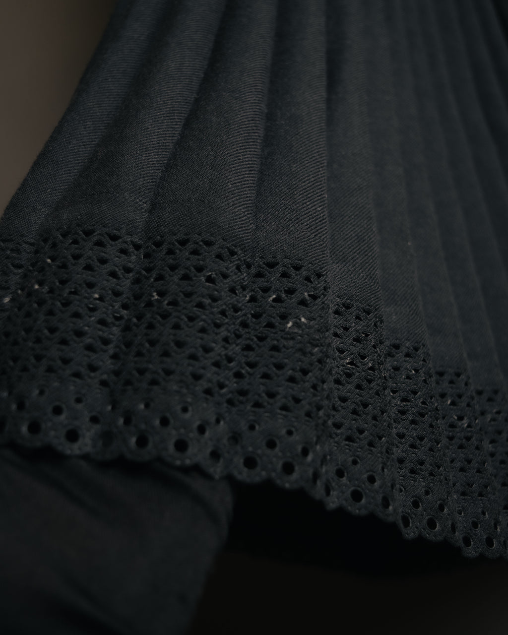 “ISSEY MIYAKE” 00’s wool blend pleated cutwork skirt