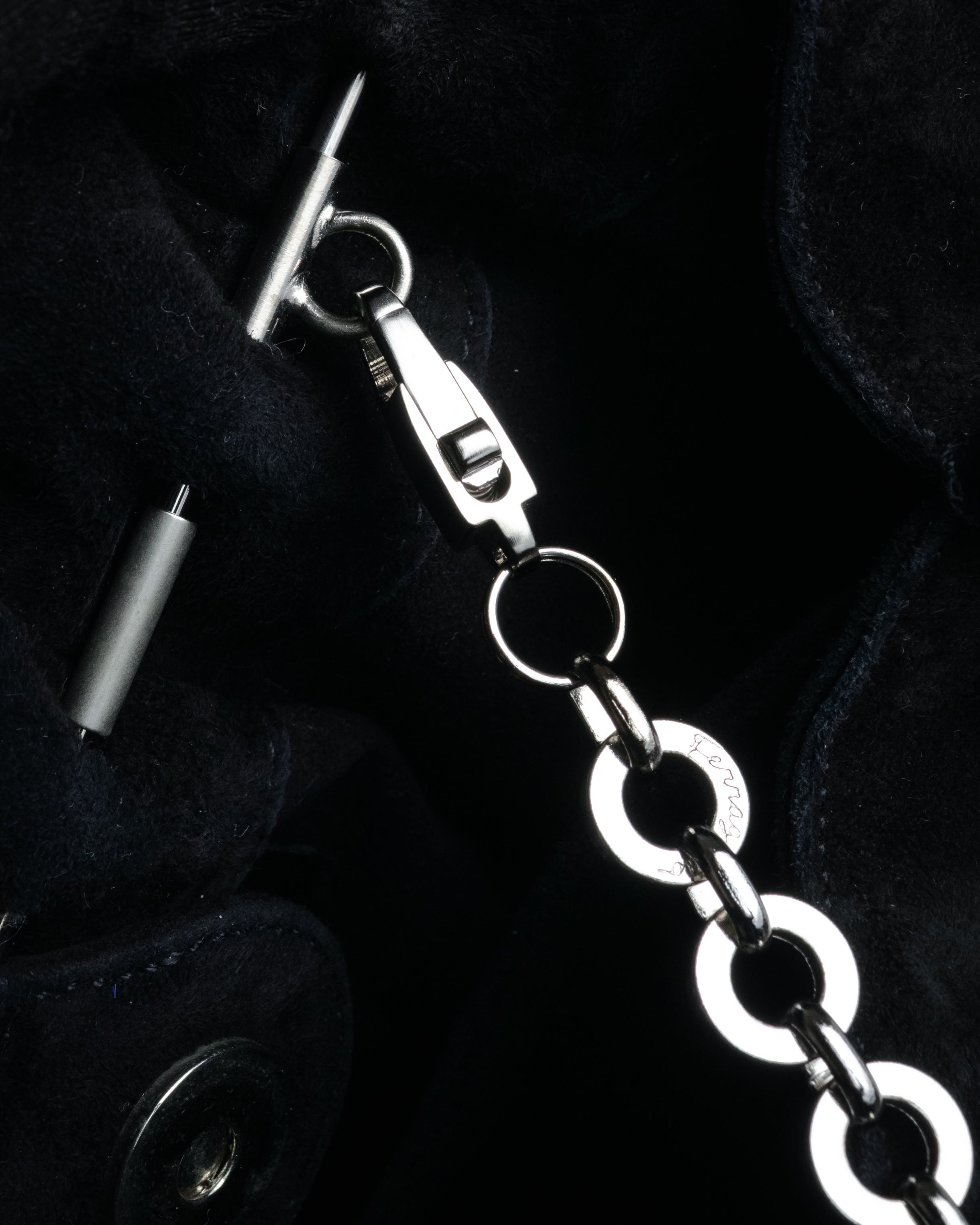 “Salvatore Ferragamo“ 90’s-00’s Suede gancini chain shoulder bag