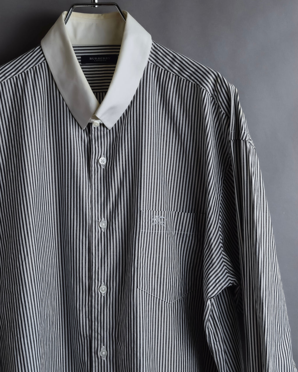 "BURBERRY" Pinstripe cleric design shirt