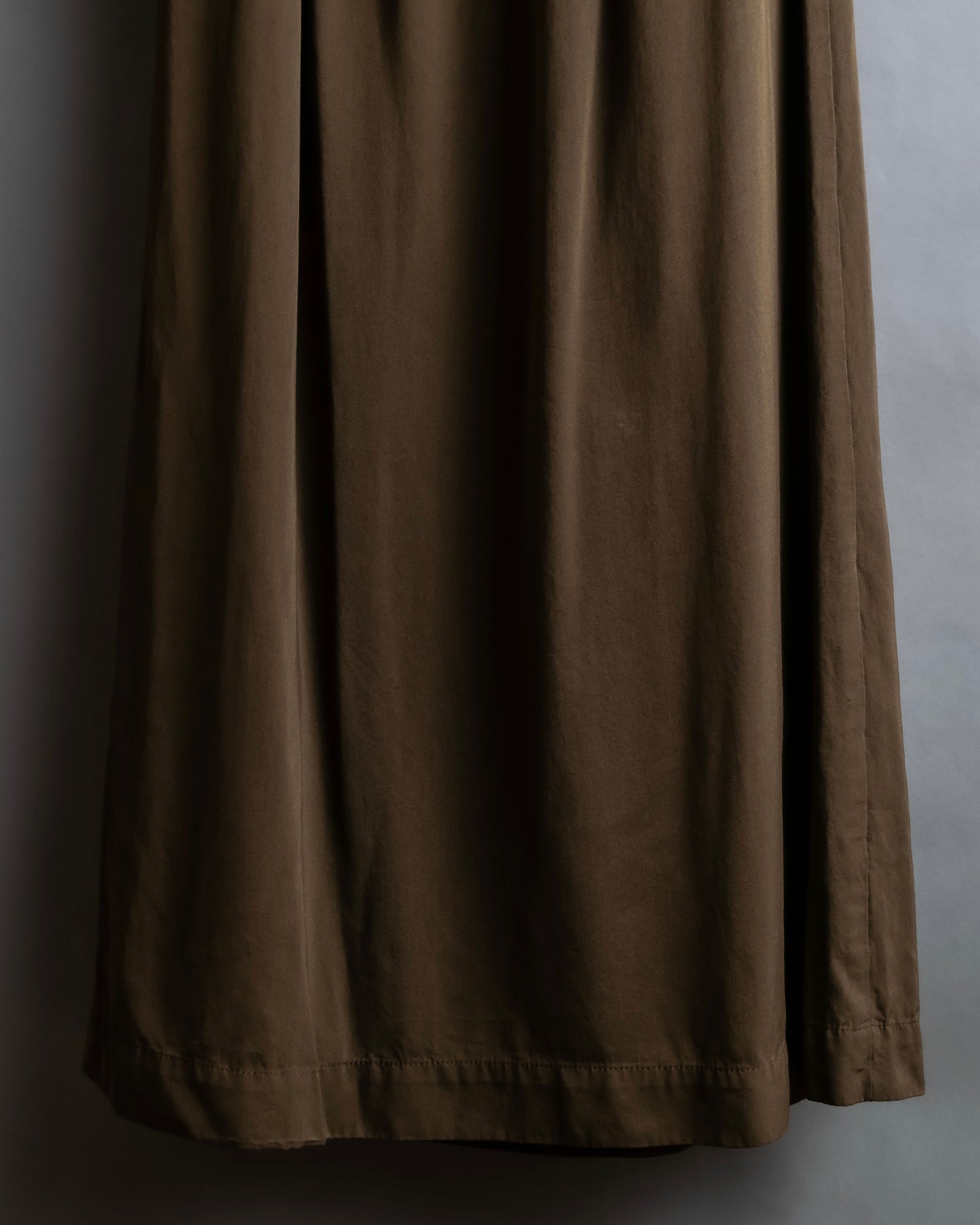 "ISSEY MIYAKE" Gathered waist detail button slid flared skirt