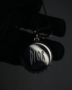 “DIOR” 2018-present Bottle cap pin brooch