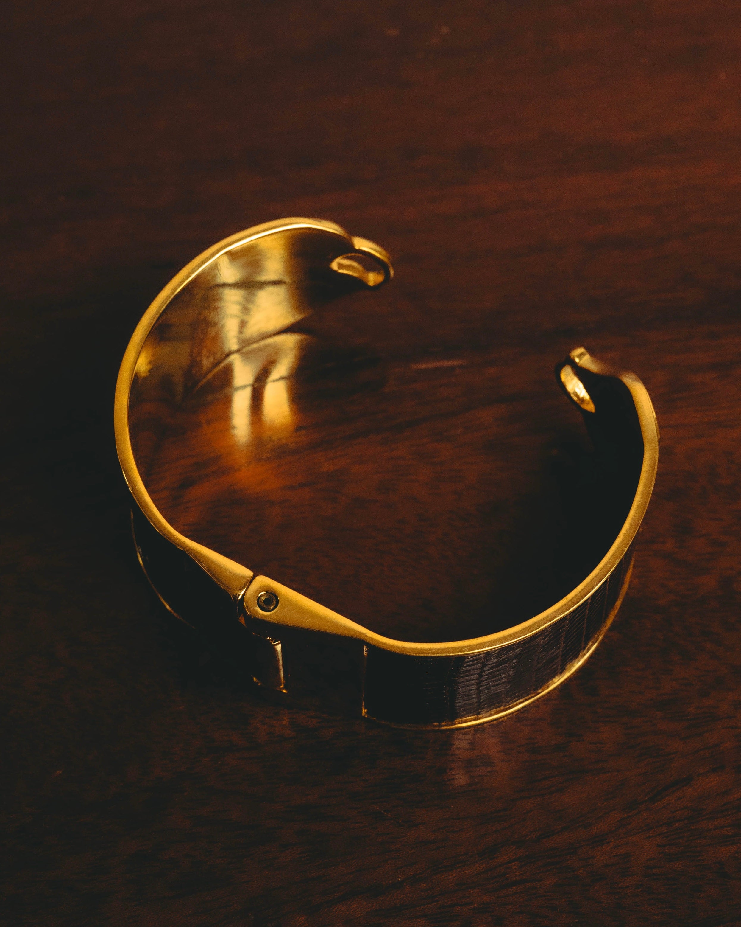 “GUCCI” 90’s-00’s Lizard-embossed leather horsebit cuff bracelet