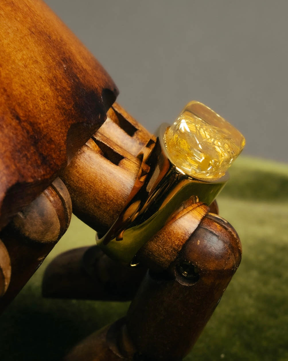 "Chloé" 2010's Amber resin statement ring