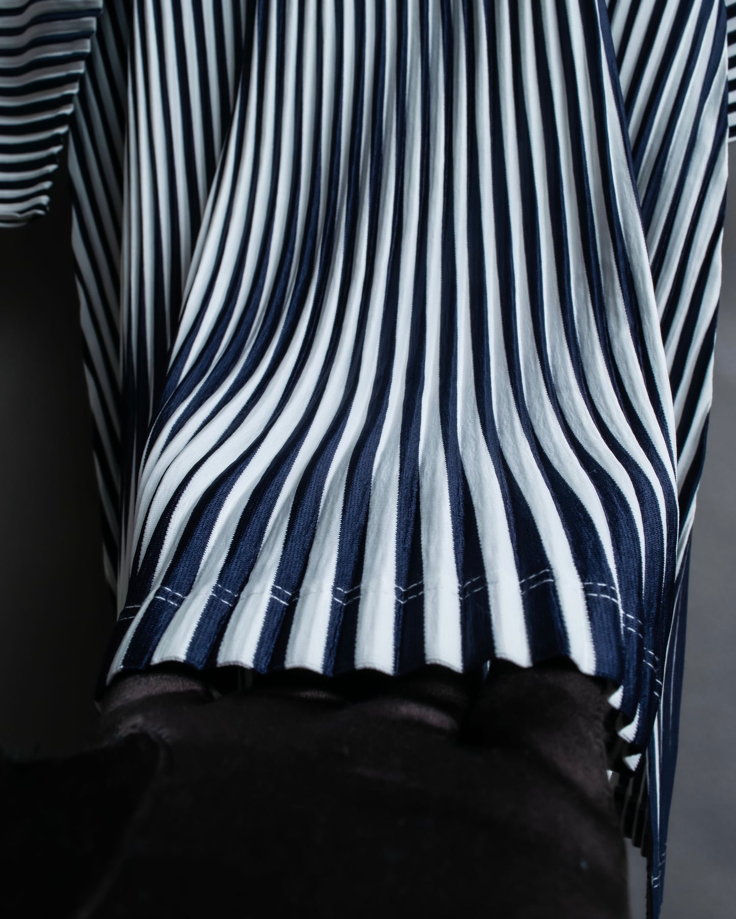 "PLEATS PLEASE ISSEY MIYAKE" Monotone color pleated oversized tops