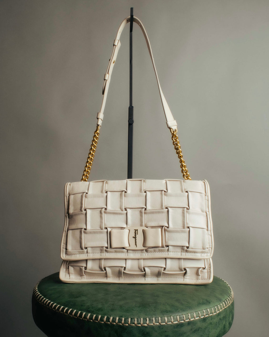 -SPECIAL- “Salvatore Ferragamo” 2020-2022 Woven vara chain shoulder bag