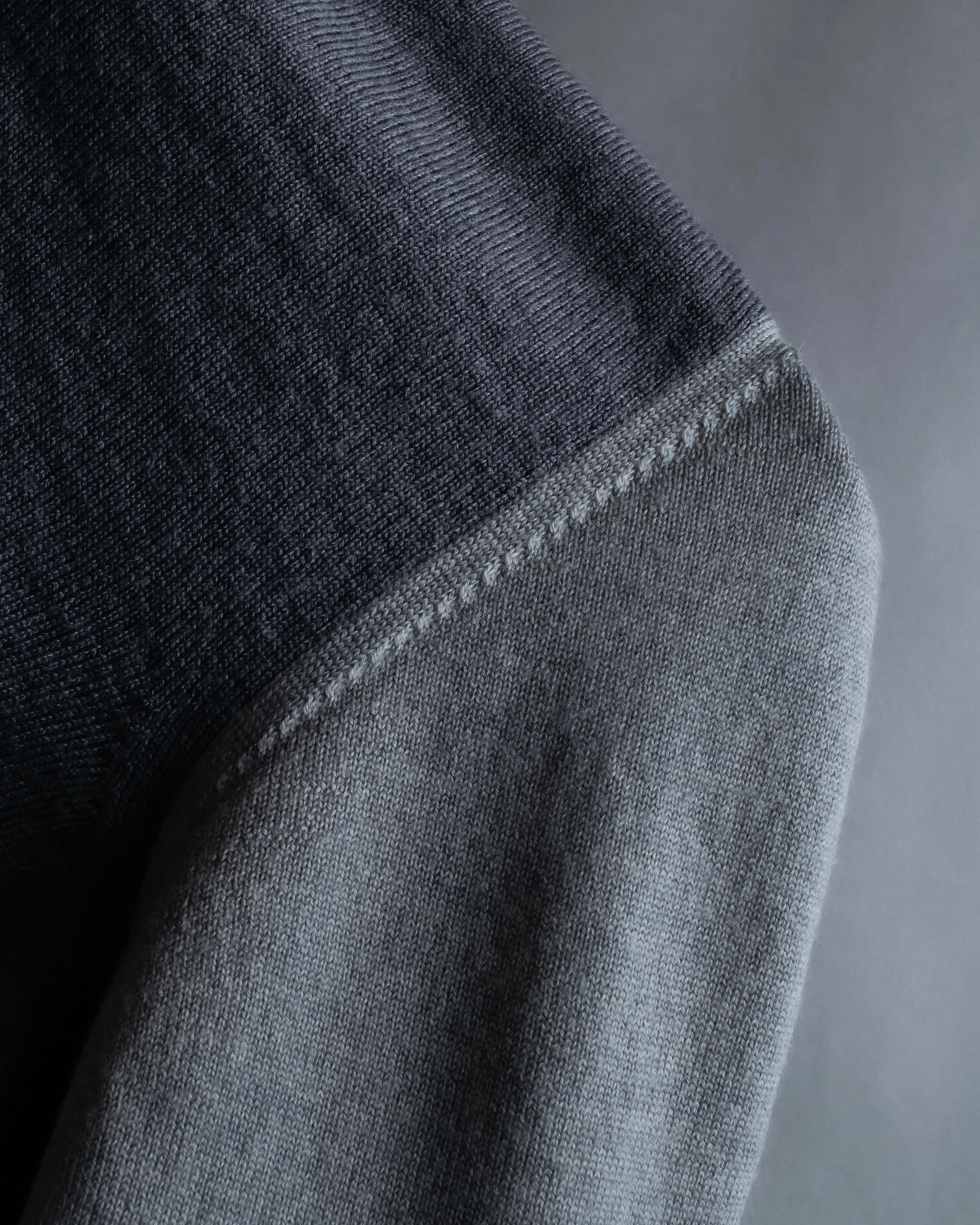 "Maison Martin Margiela" 2008SS two-tone V-neck knit