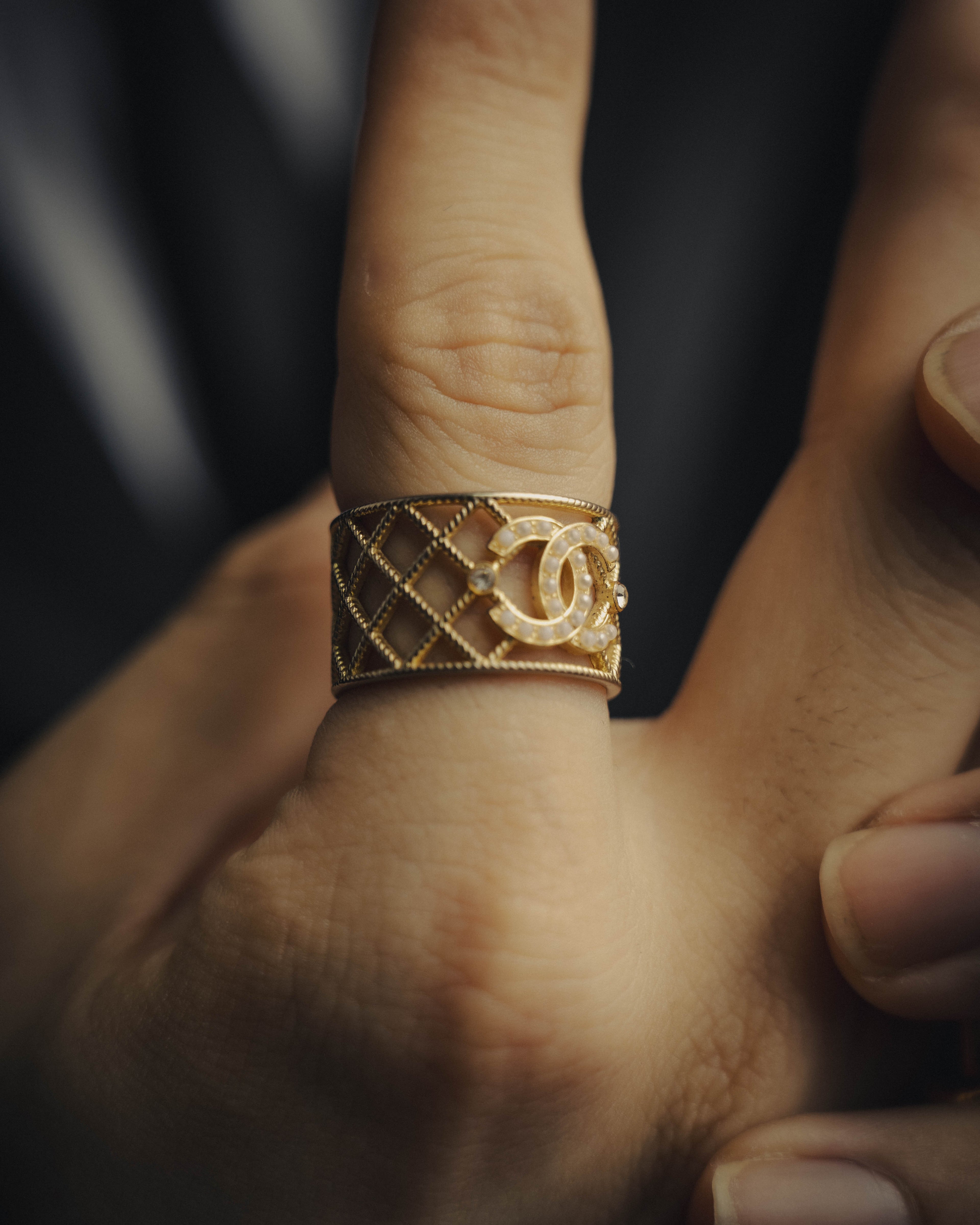-SPECIAL- “CHANEL“ 2021 AW Pearl quilted CC ring