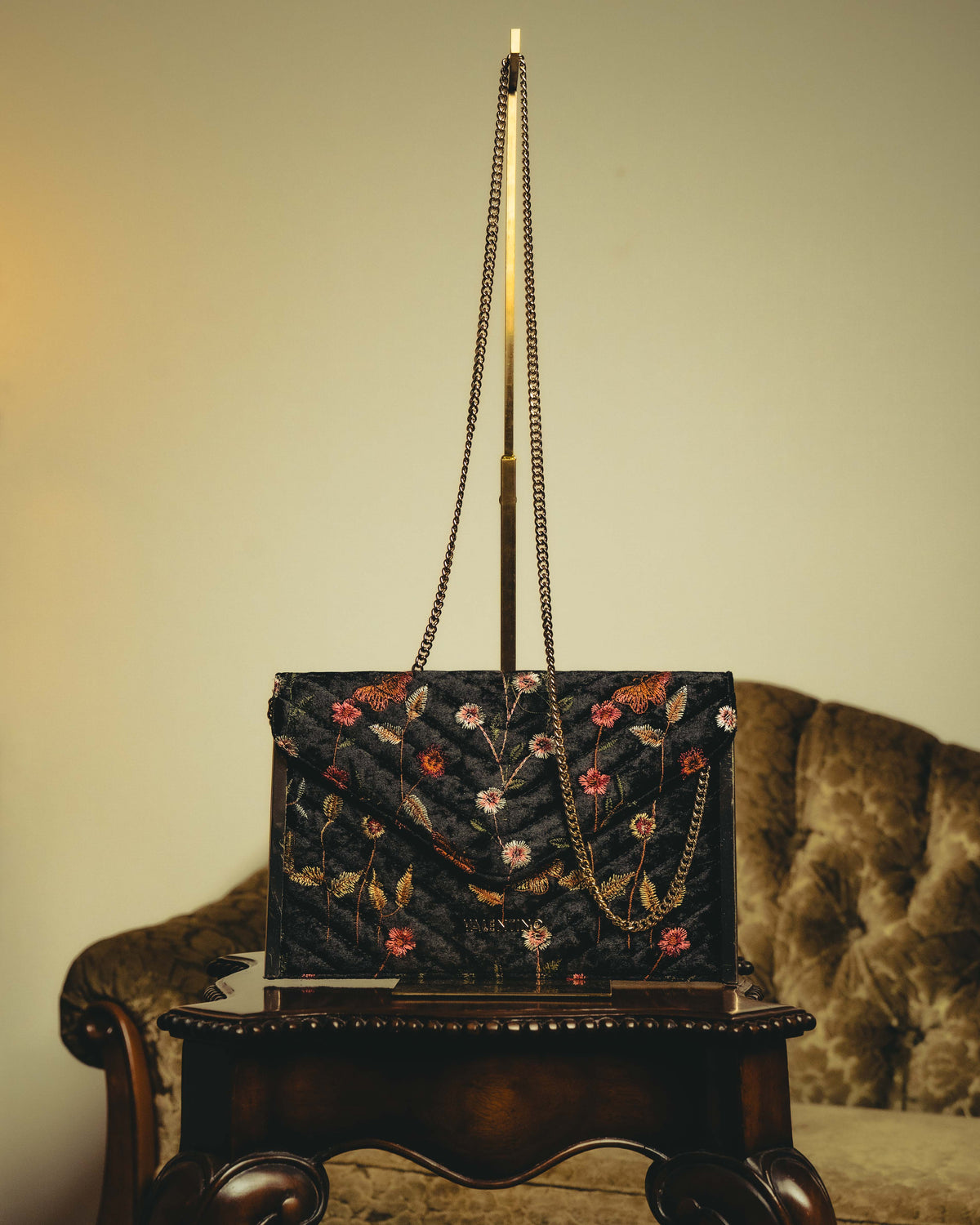 "VALENTINO" 80's-90's Ornately embroidered velvet chain shoulder bag