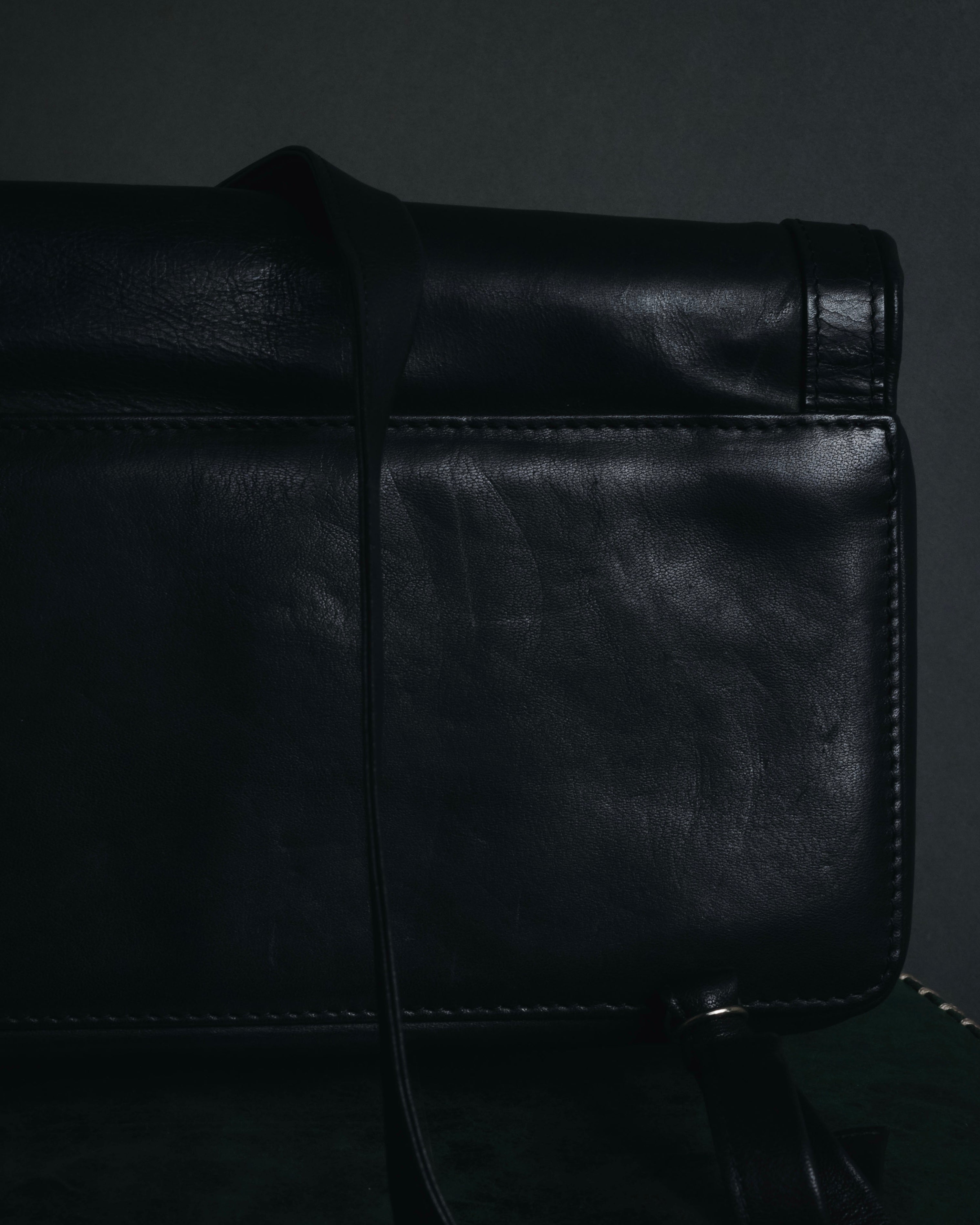 –SPECIAL– "ANN DEMEULEMEESTER" 2010-2013 Transformable roll-top vitello leather bag