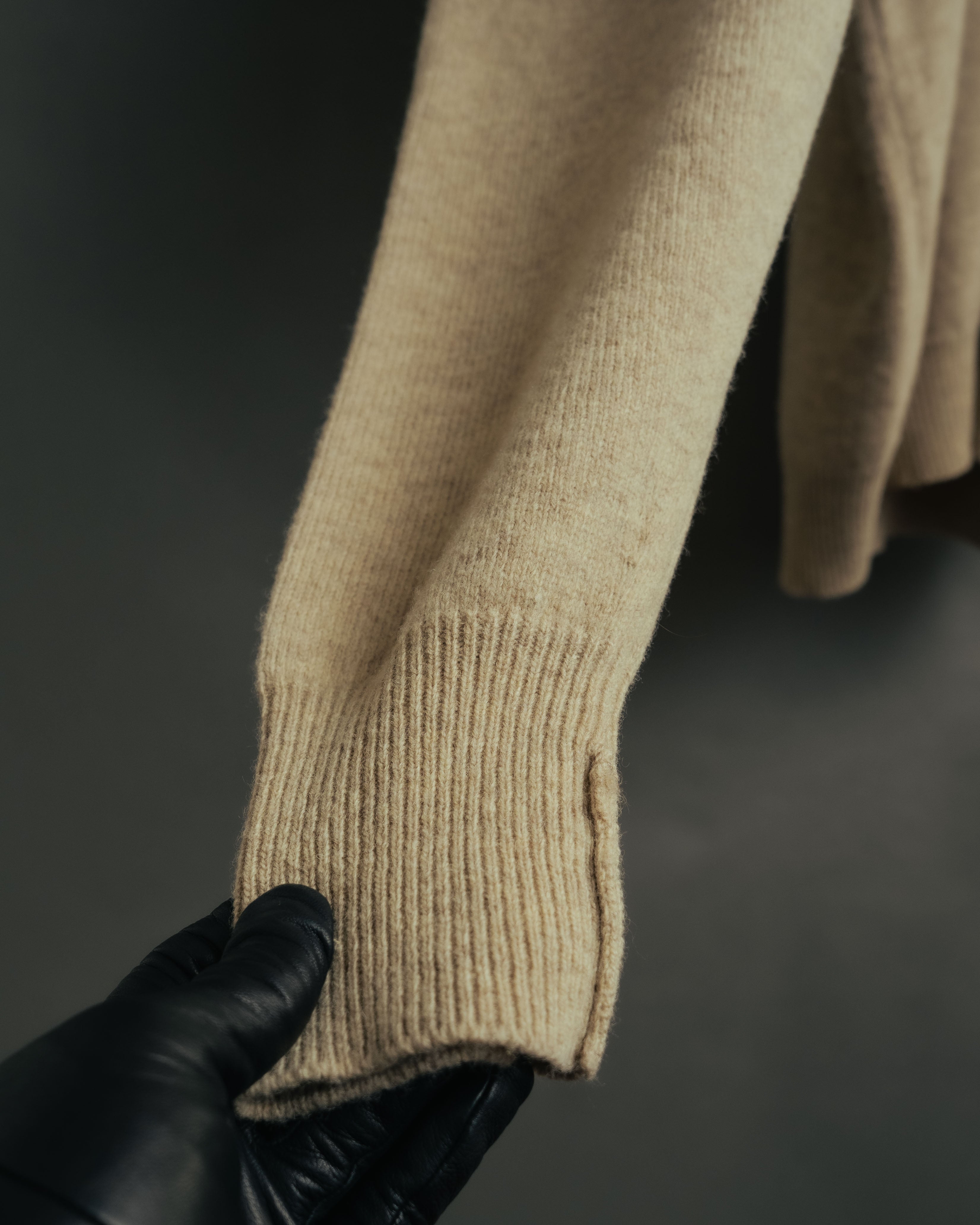 -MOOD Vintage Collections-
80’s-90’s V-neck lambswool knit