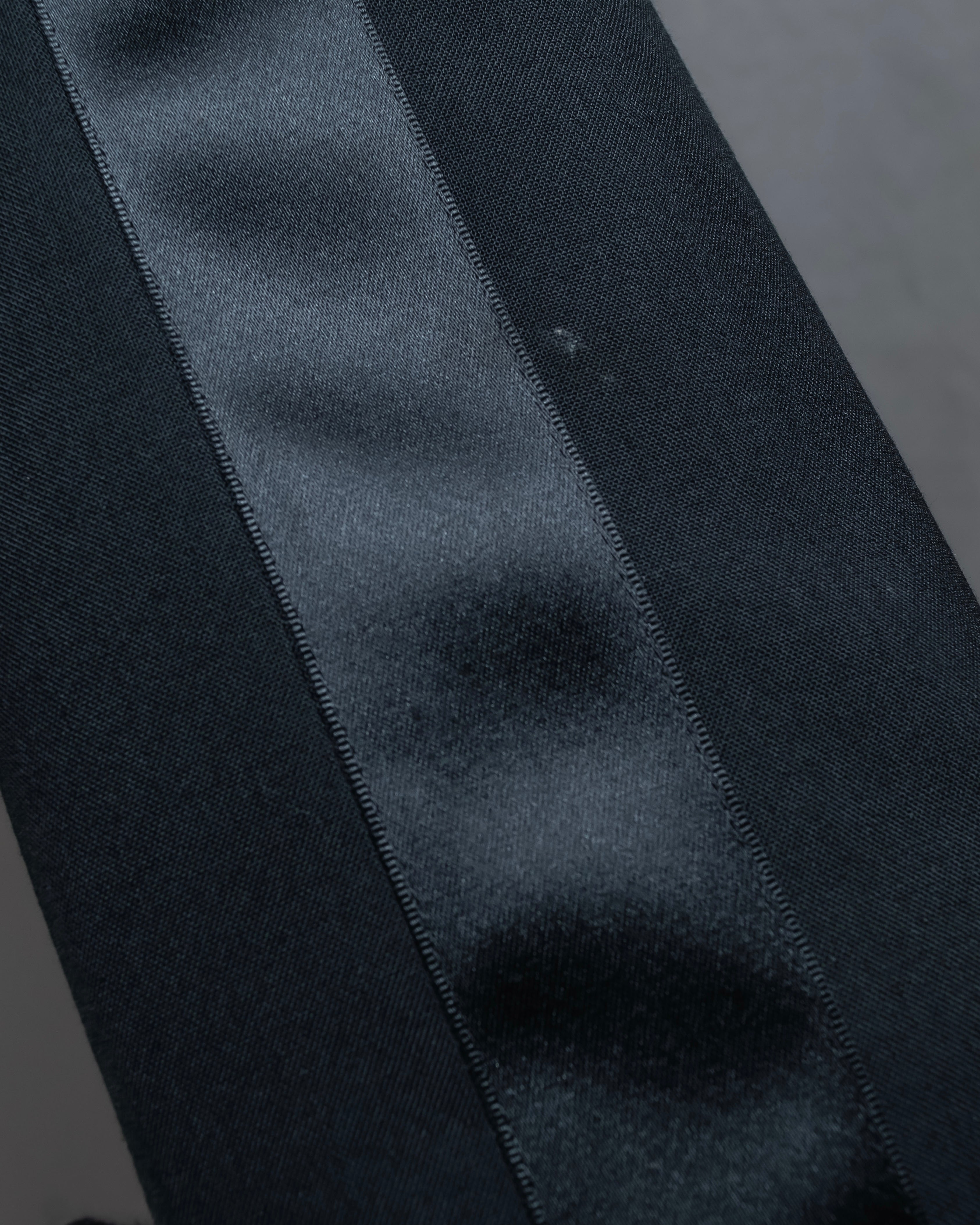 "sacai" Satin line design tapered slacks