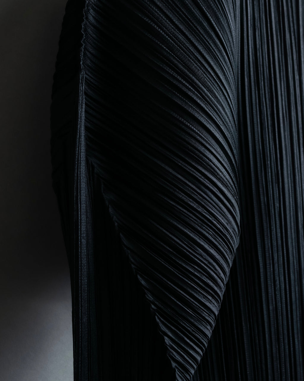 "PLEATS PLEASE ISSEY MIYAKE"
Features sleeve open collar blouse