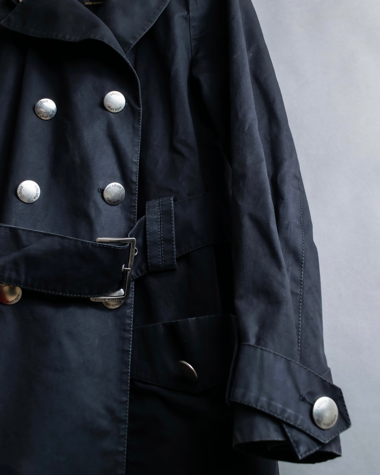 "LOUIS VUITTON" Metal button detailing belted trench coat