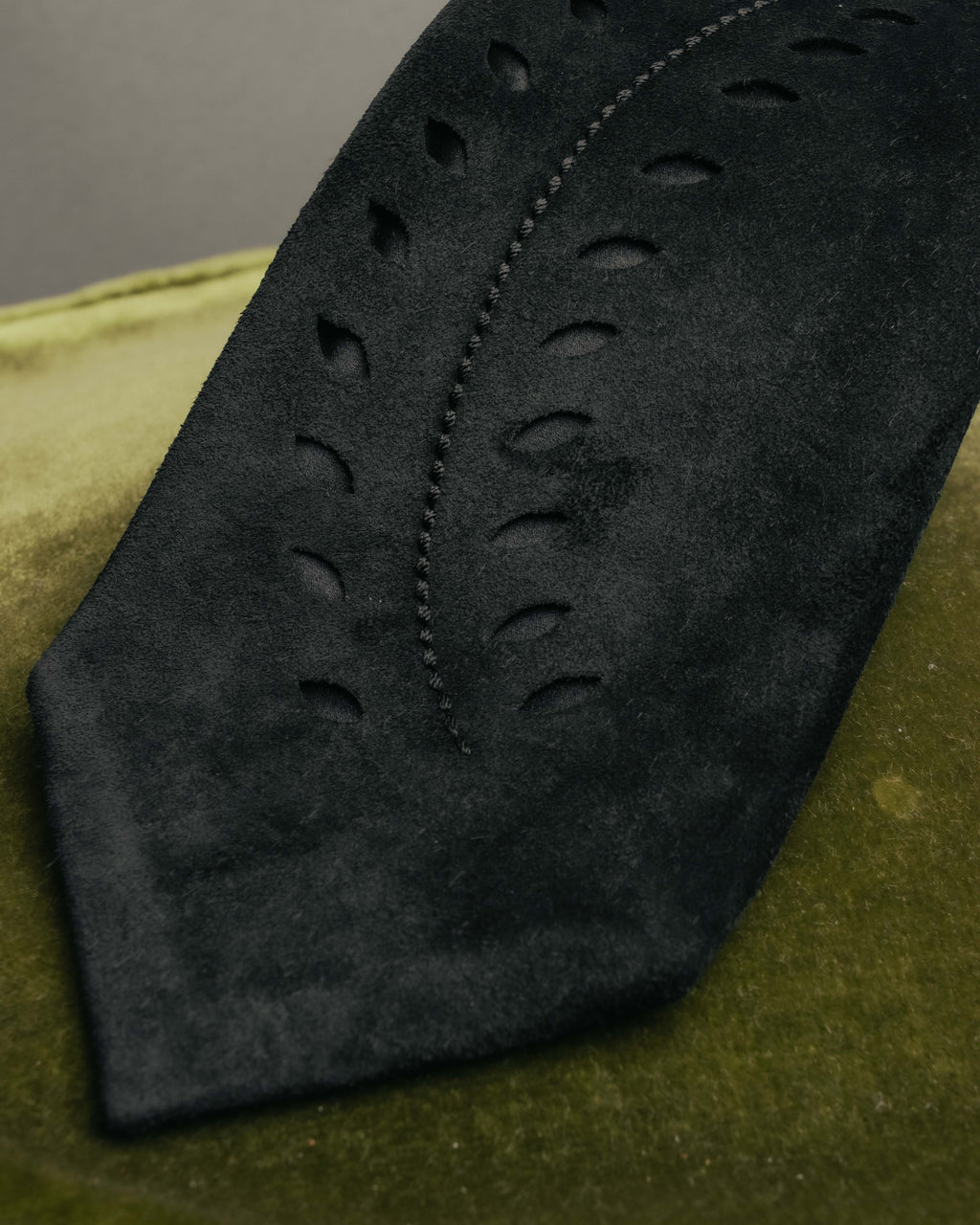 -SPECIAL- “HERMÈS” 2008-18 Suede cutwork leather tie