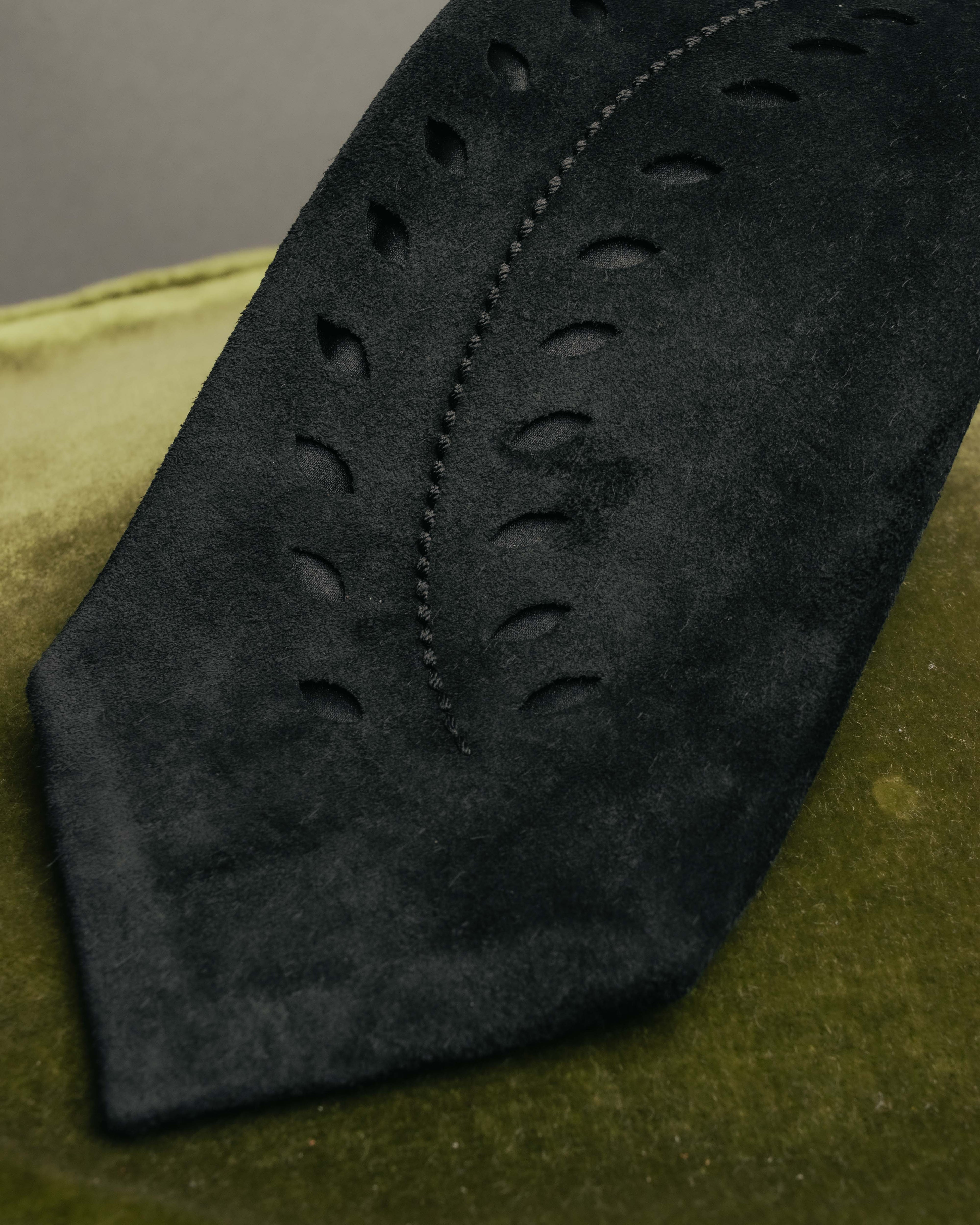 -SPECIAL- “HERMÈS” 2008-18 Suede cutwork leather tie