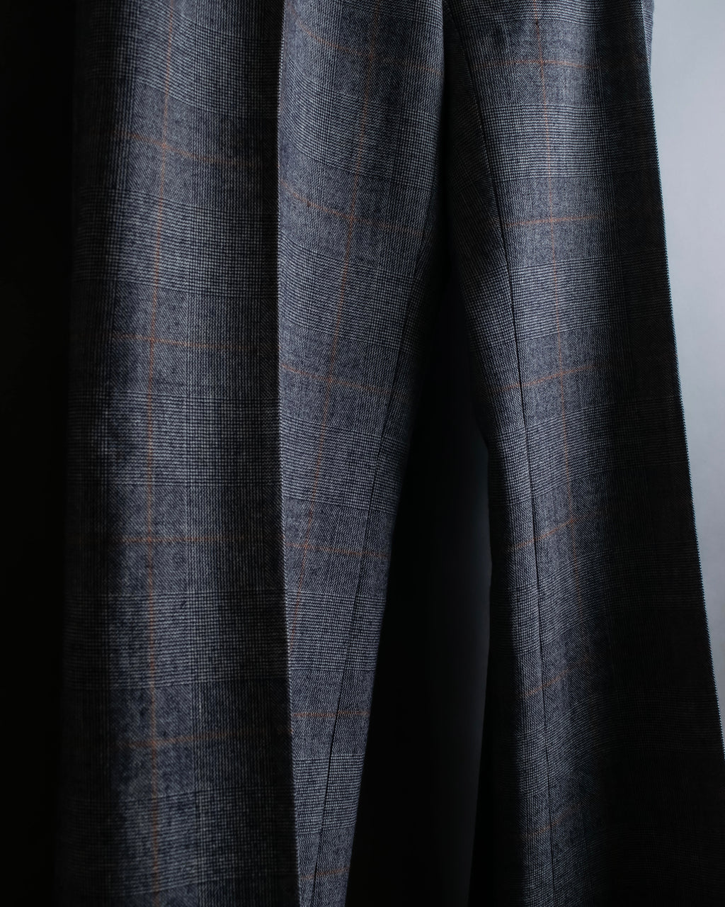 Pantalones vintage con detalle de botones, ventana de estampado a cuadros