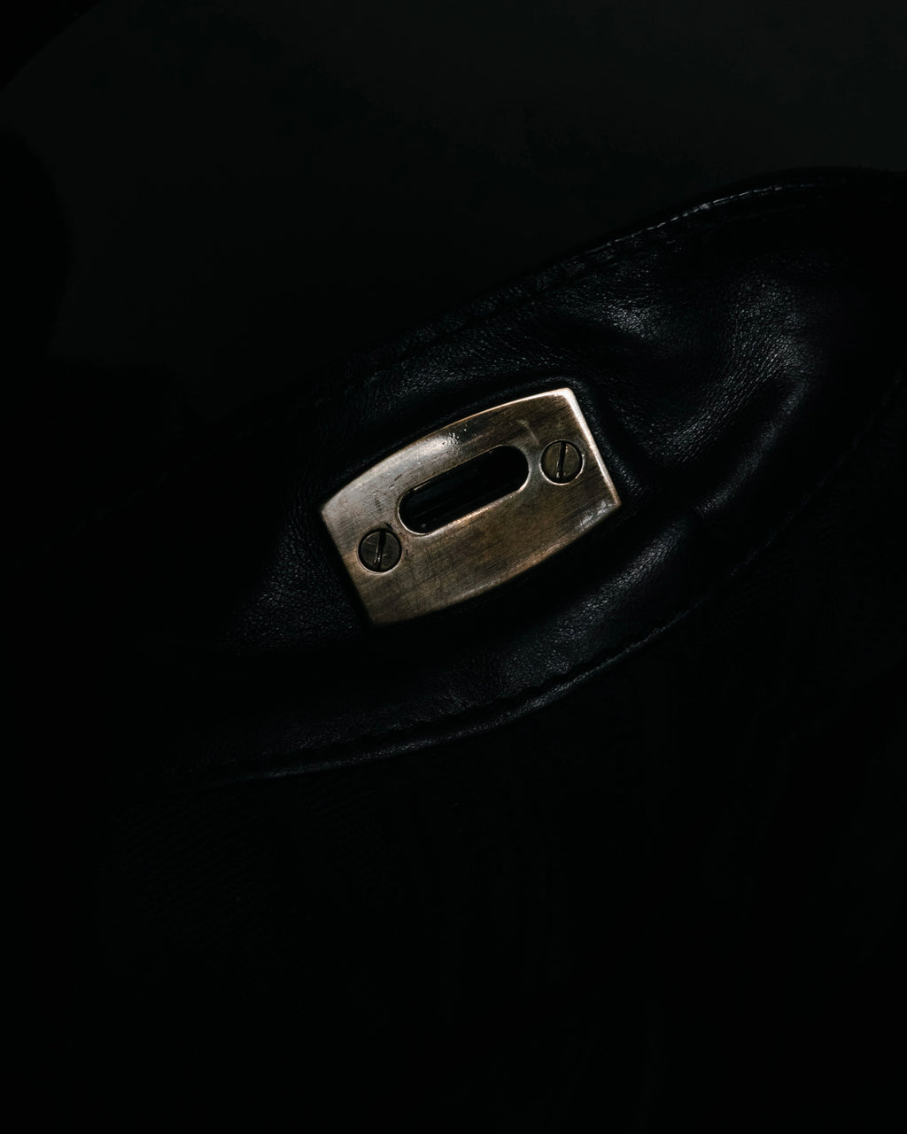 –SPECIAL– "Salvatore Ferragamo"
00’s Gancini ring-gathered nappa 2way bag