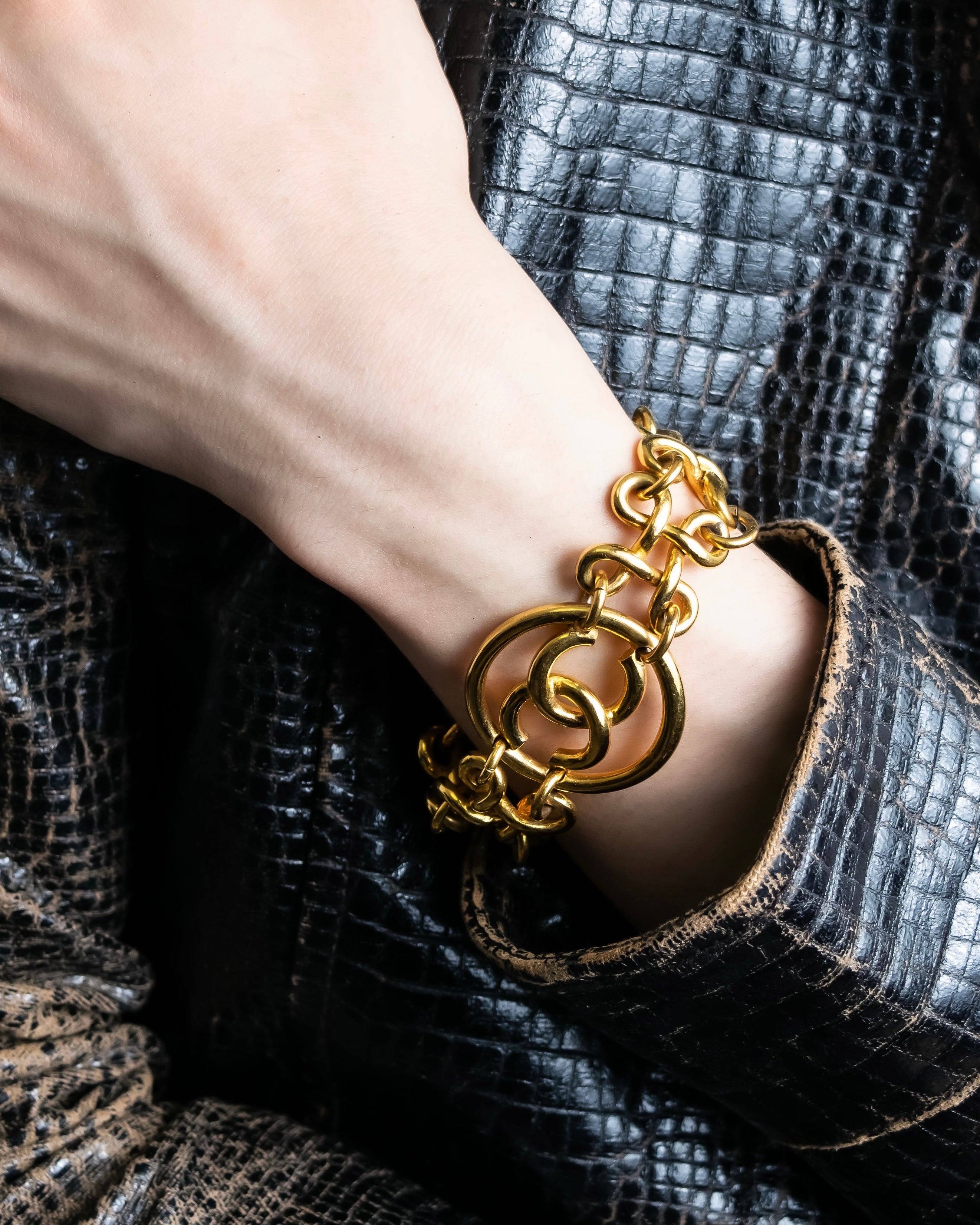 "1993's CHANEL" Coco mark motif gold bracelet