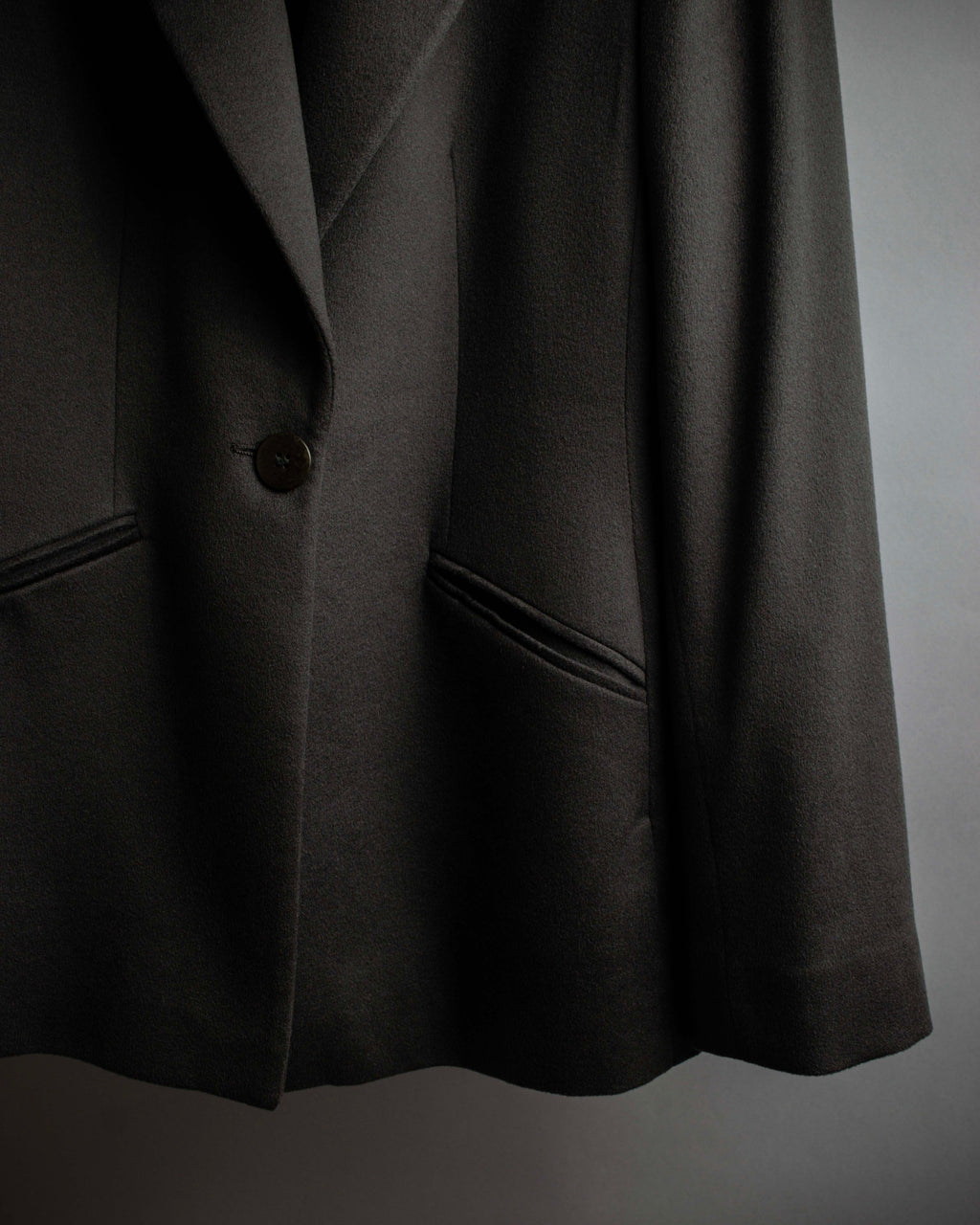 "ARMANI COLLEZIONI" Sharp peak lapel 100% cashmere tailored jacket