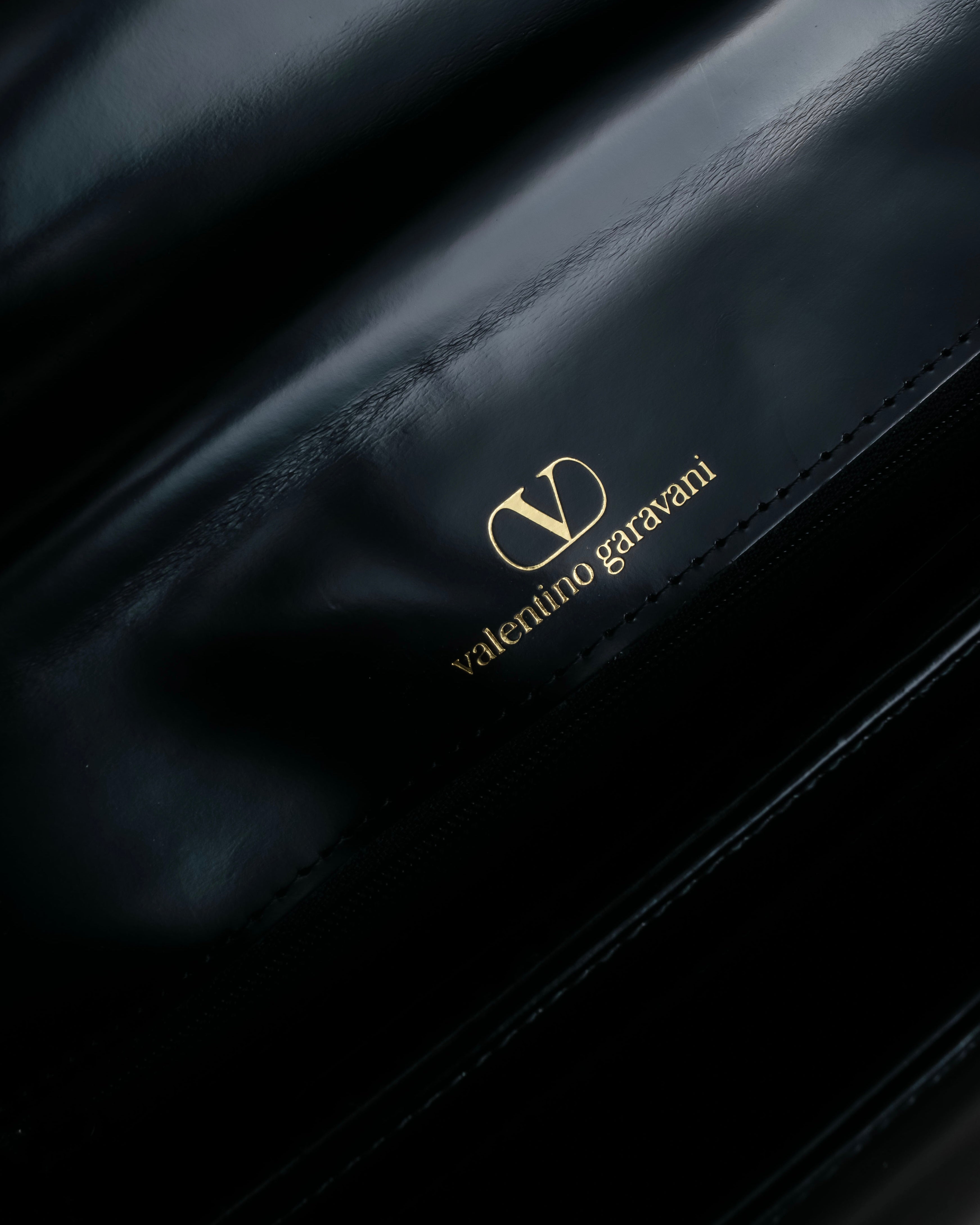 "Valentino Garavani" Logo turn lock parts design leather hand bag