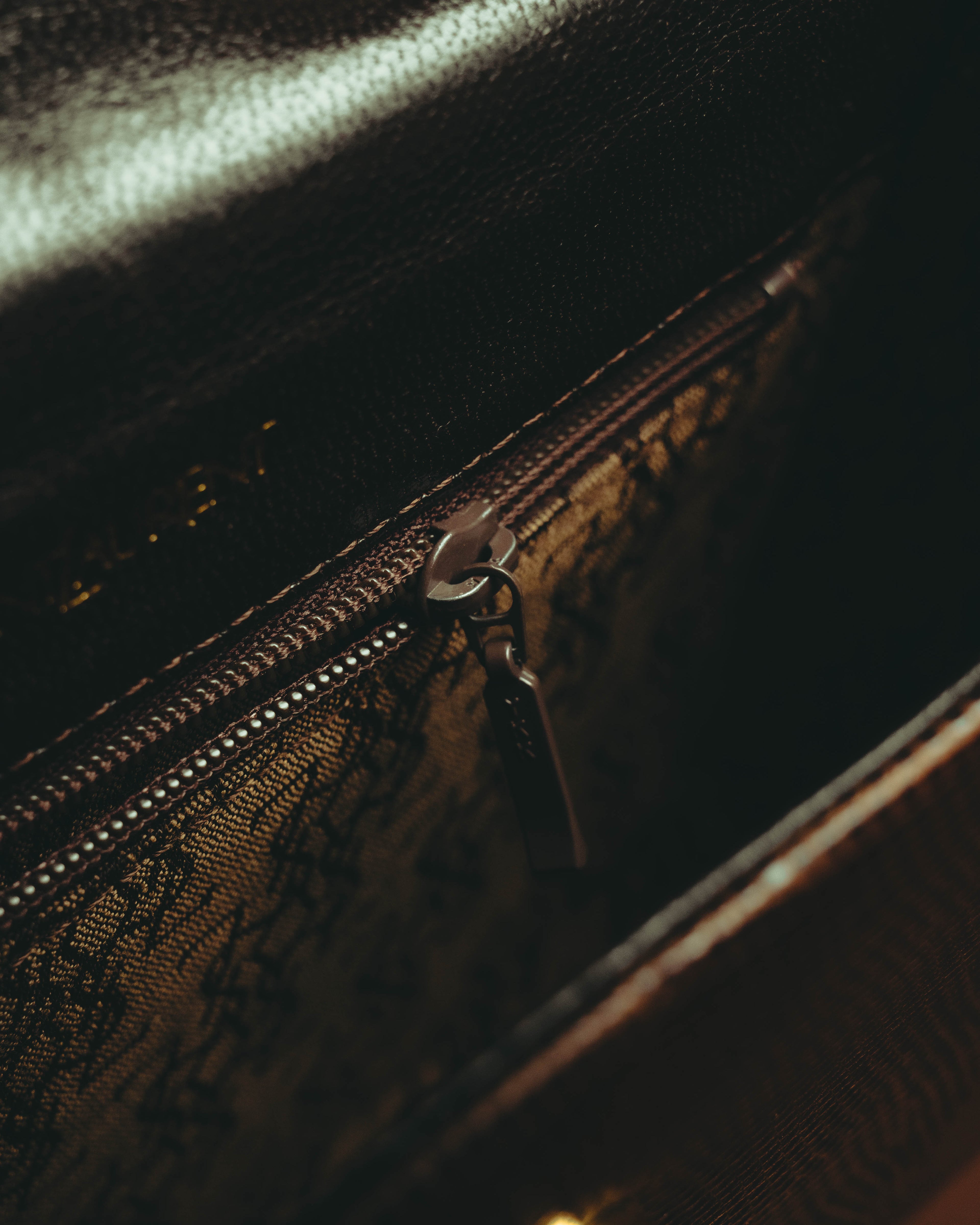 “YVES SAINT LAURENT” 80’s-90’s Sculpted flap lizard leather shoulder bag