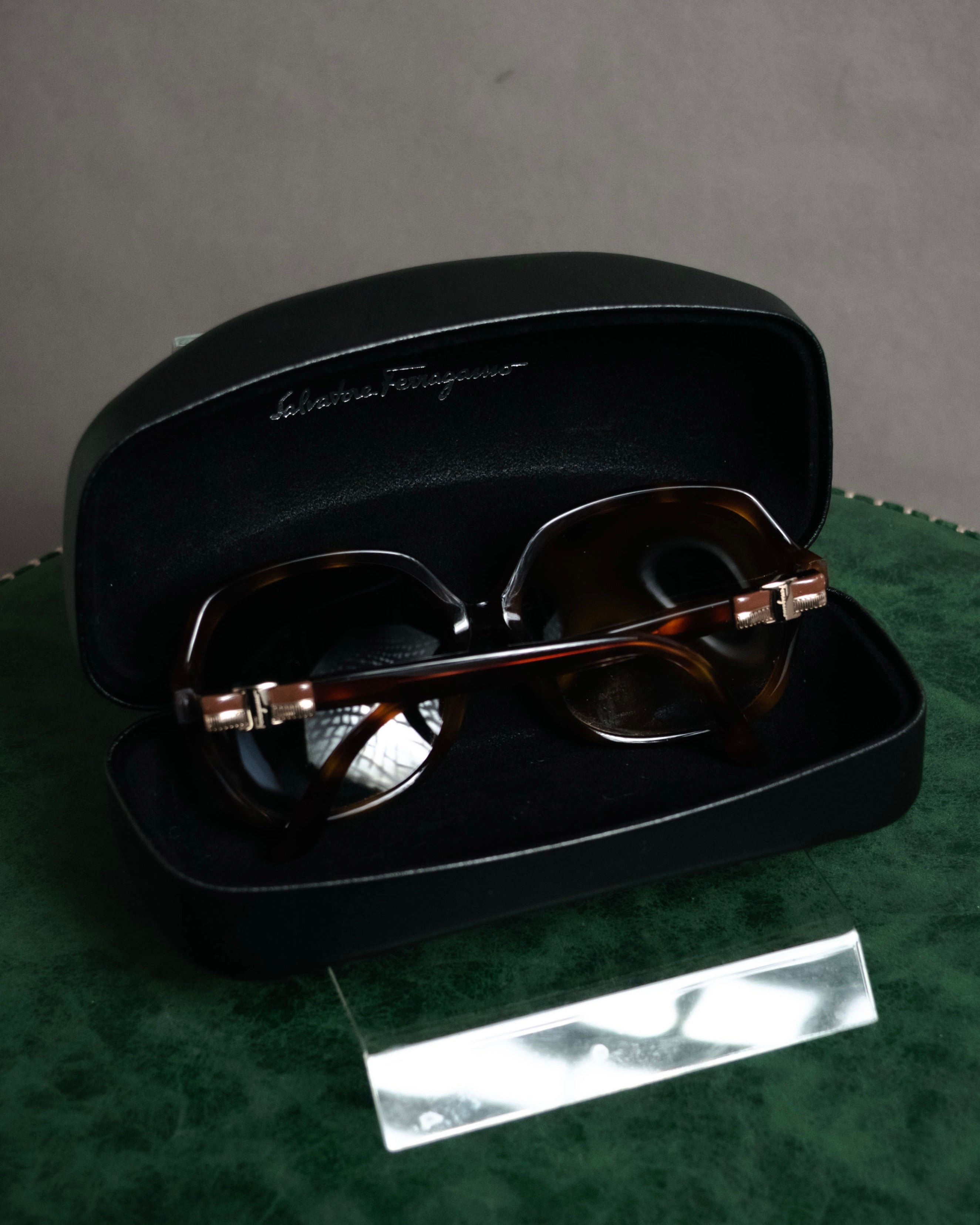 “Salvatore Ferragamo” 2010’s Havana acetate oversized sunglasses
