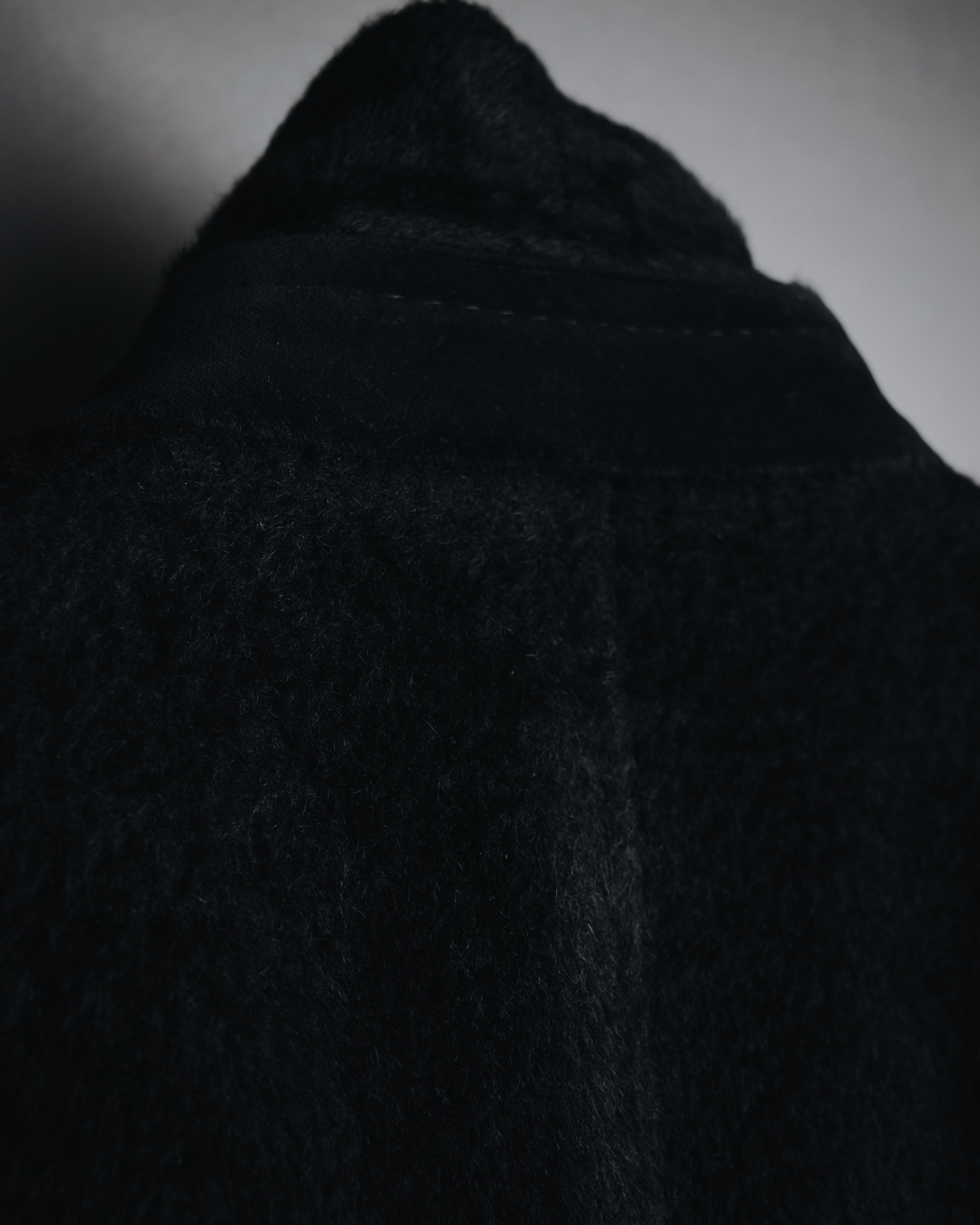 –SPECIAL– "GUCCI" 09-12’s Classically tailored llama-blend Chesterfield coat