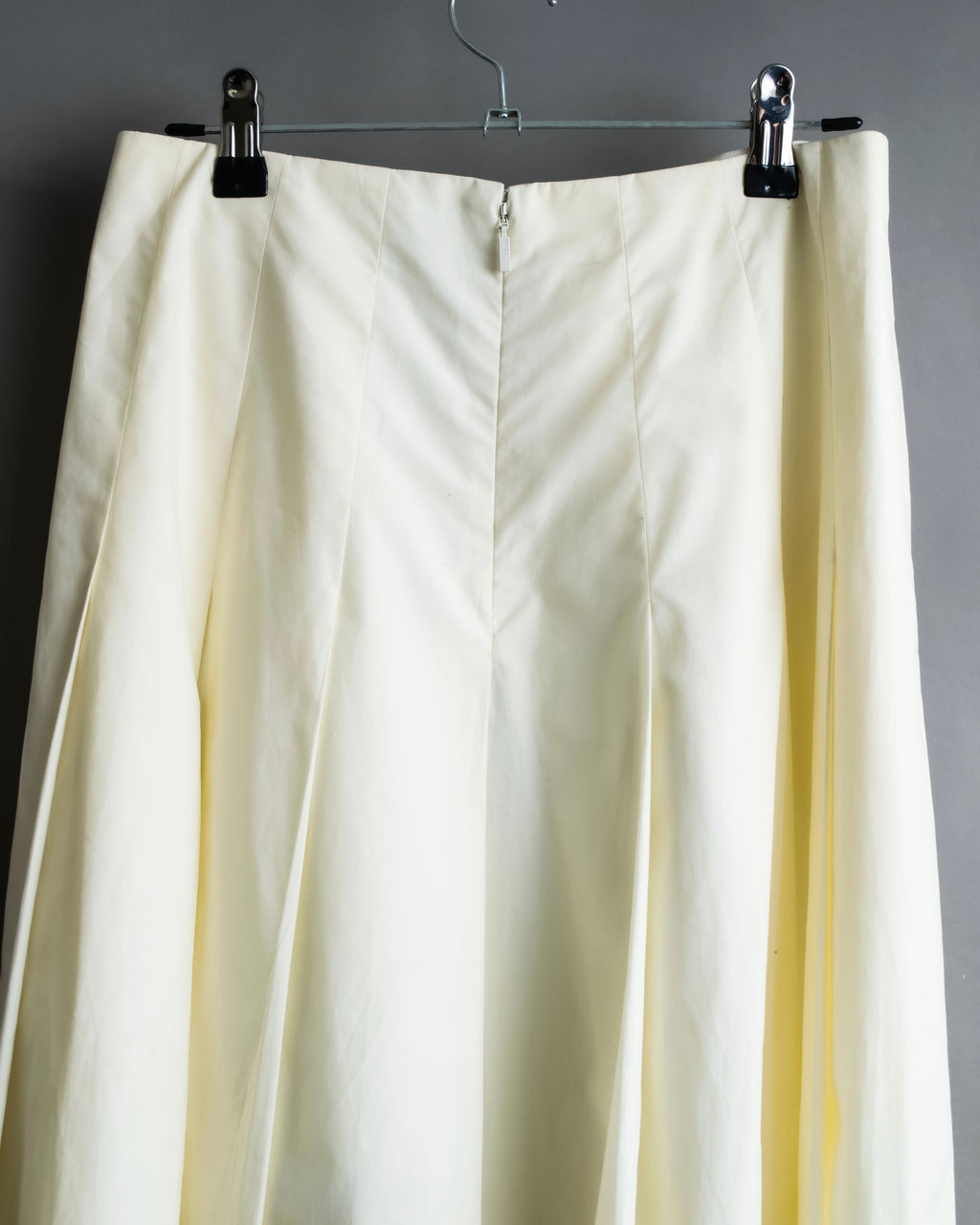 "FENDI" hole pattern and tack designed skirt