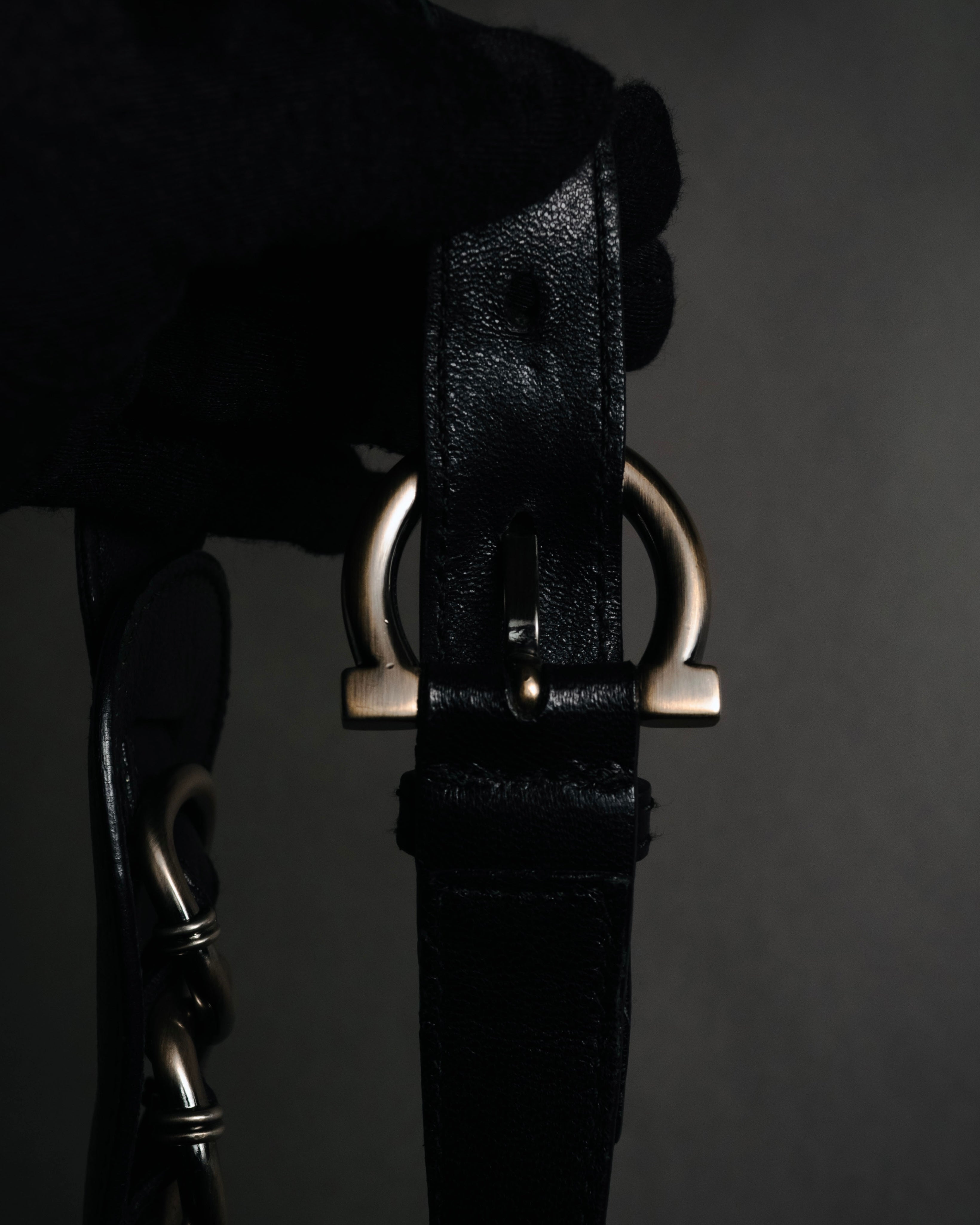 –SPECIAL– "Salvatore Ferragamo"
00’s Gancini ring-gathered nappa 2way bag