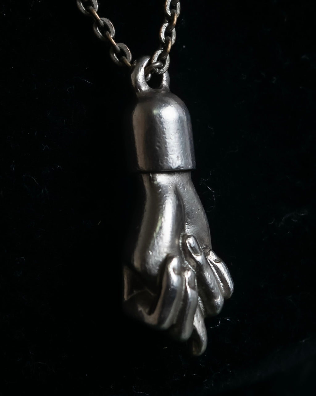 "Vivienne Westwood" Praying hands motif silver necklace