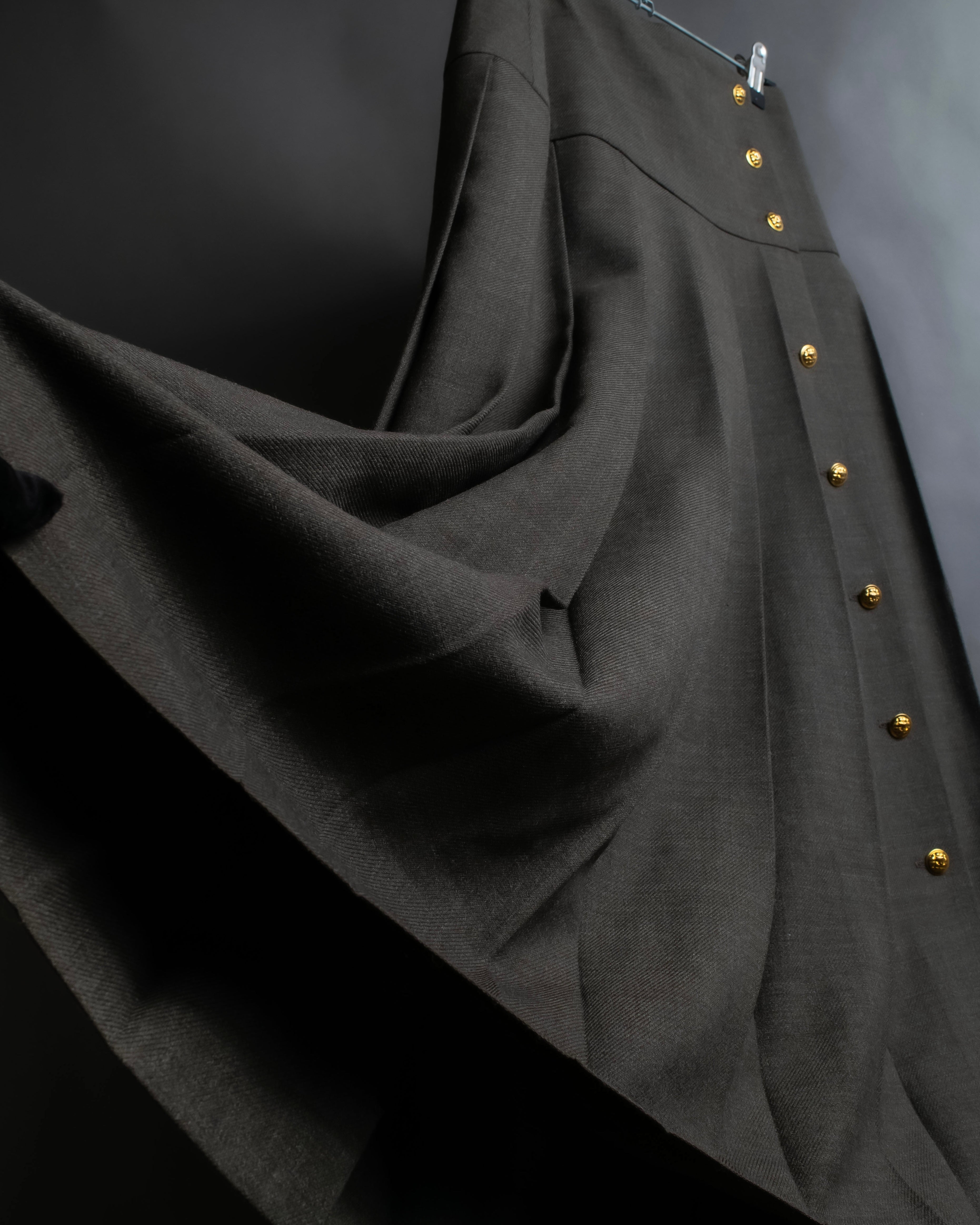 "CHANEL" Side button design pleated flared skirt