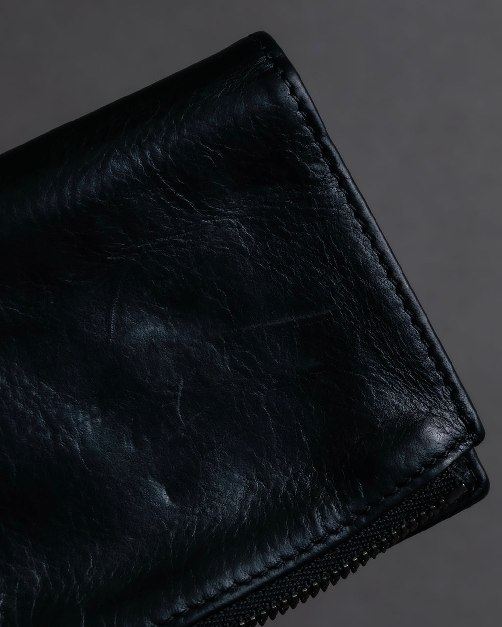 "MAISON MARGIELA" Anonymous stitch design bi-fold wallet