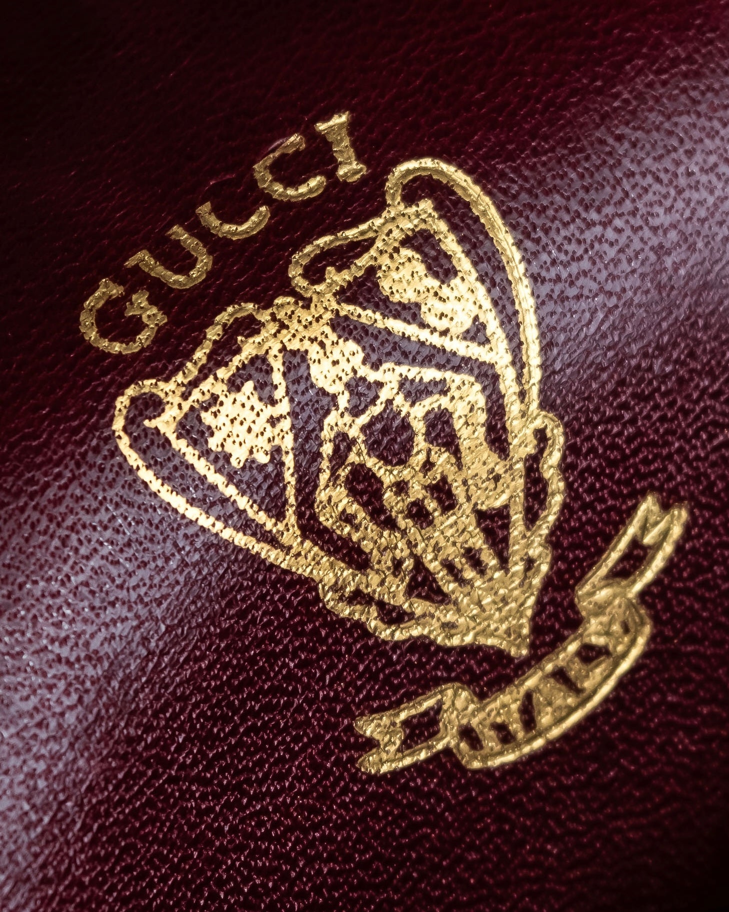 "GUCCI" Aristocratic crest charm suede shoulder bag