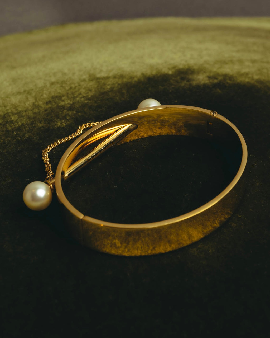 "Chloé" 2010's Gold tone pearl hinged cuff bracelet