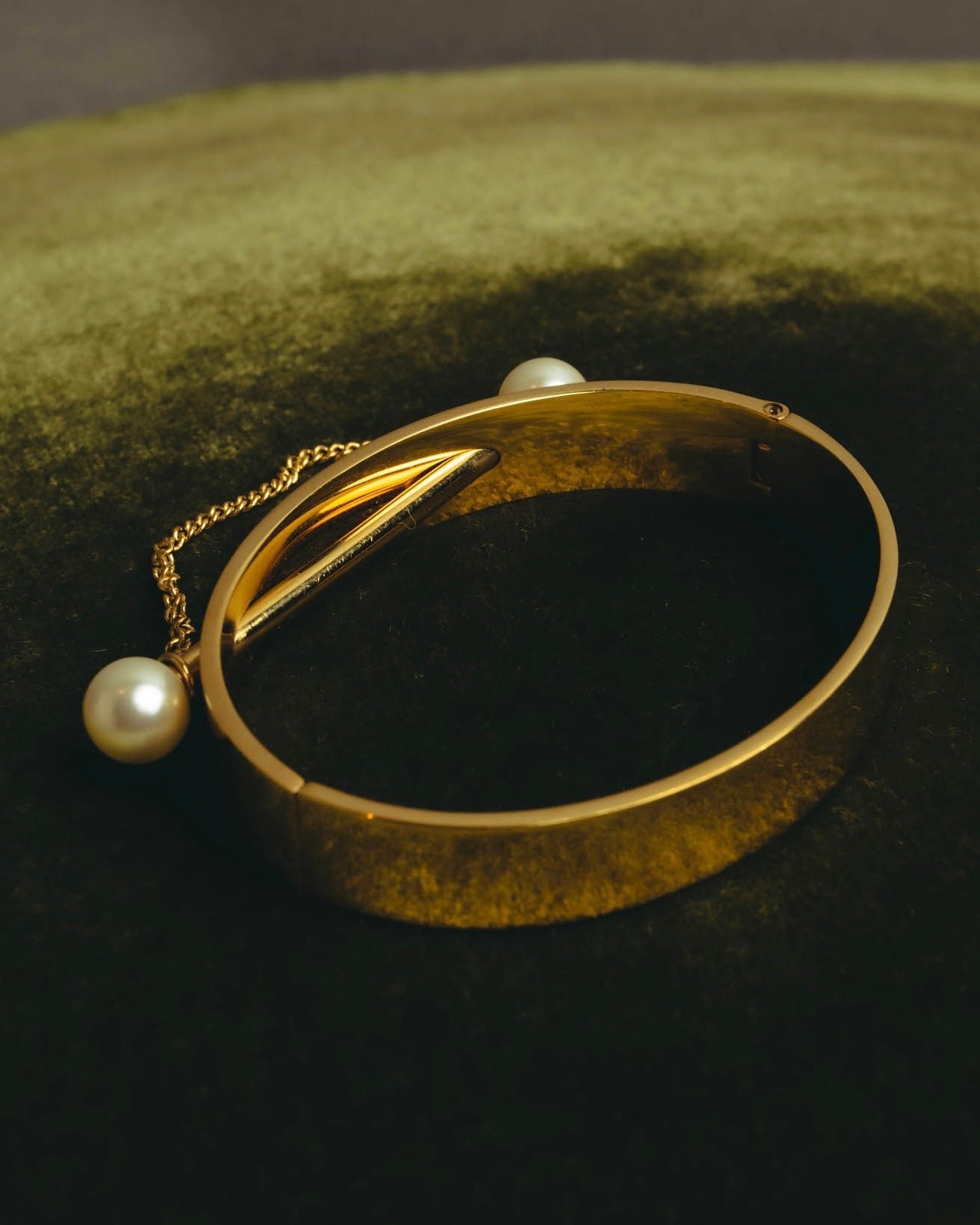 "Chloé" 2010's Gold tone pearl hinged cuff bracelet