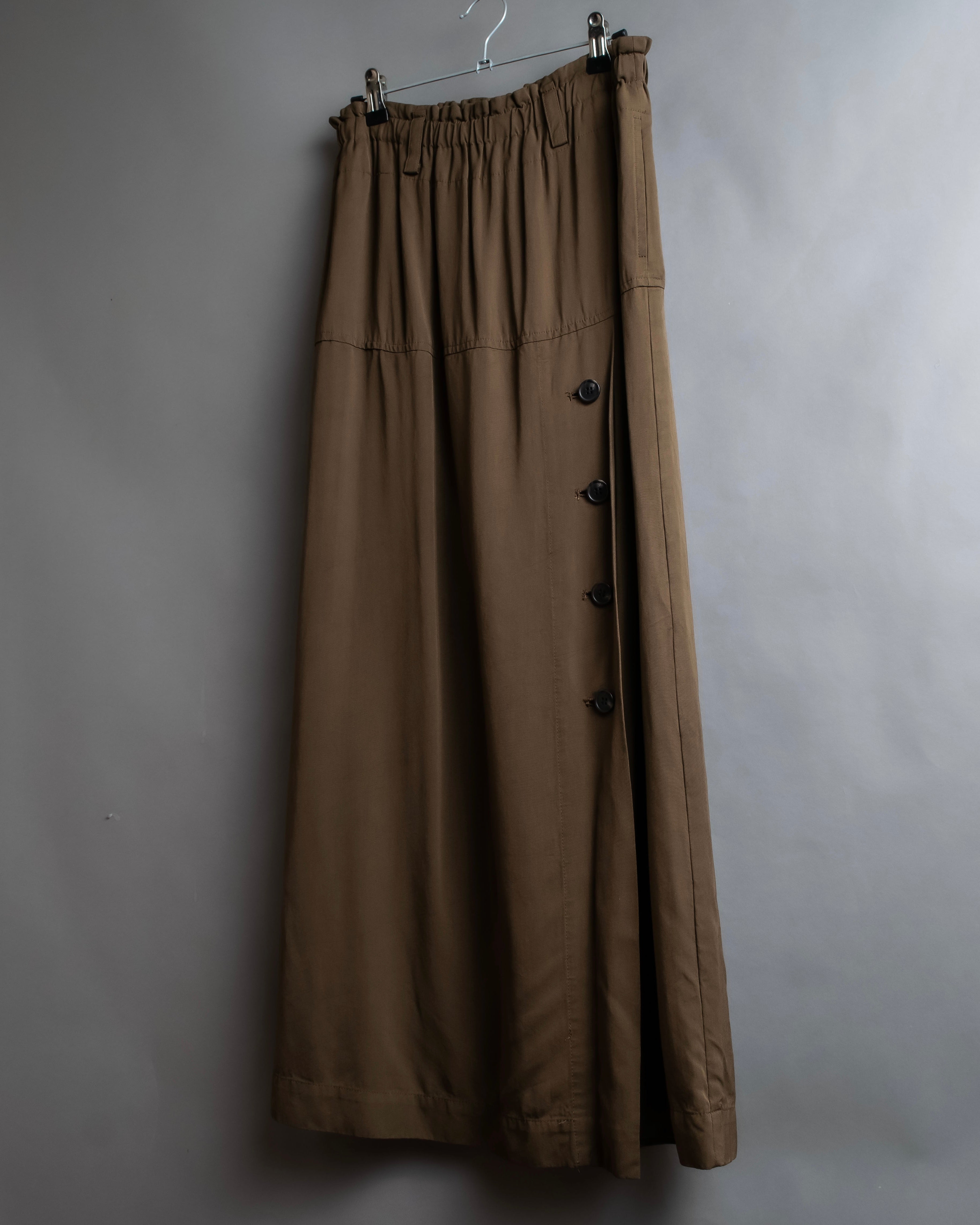 "ISSEY MIYAKE" Gathered waist detail button slide flared skirt