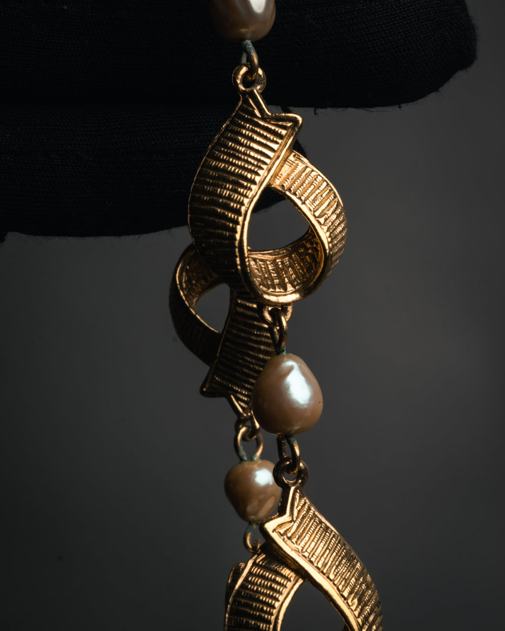 “Yves Saint Laurent” 80’s-90’s Baroque pearl heart motif necklace