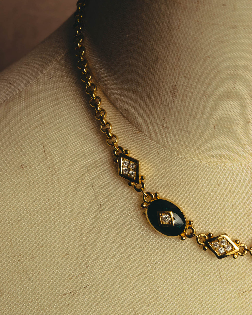 "BURBERRYS" 90's Emerald enamel costume jewelry necklace