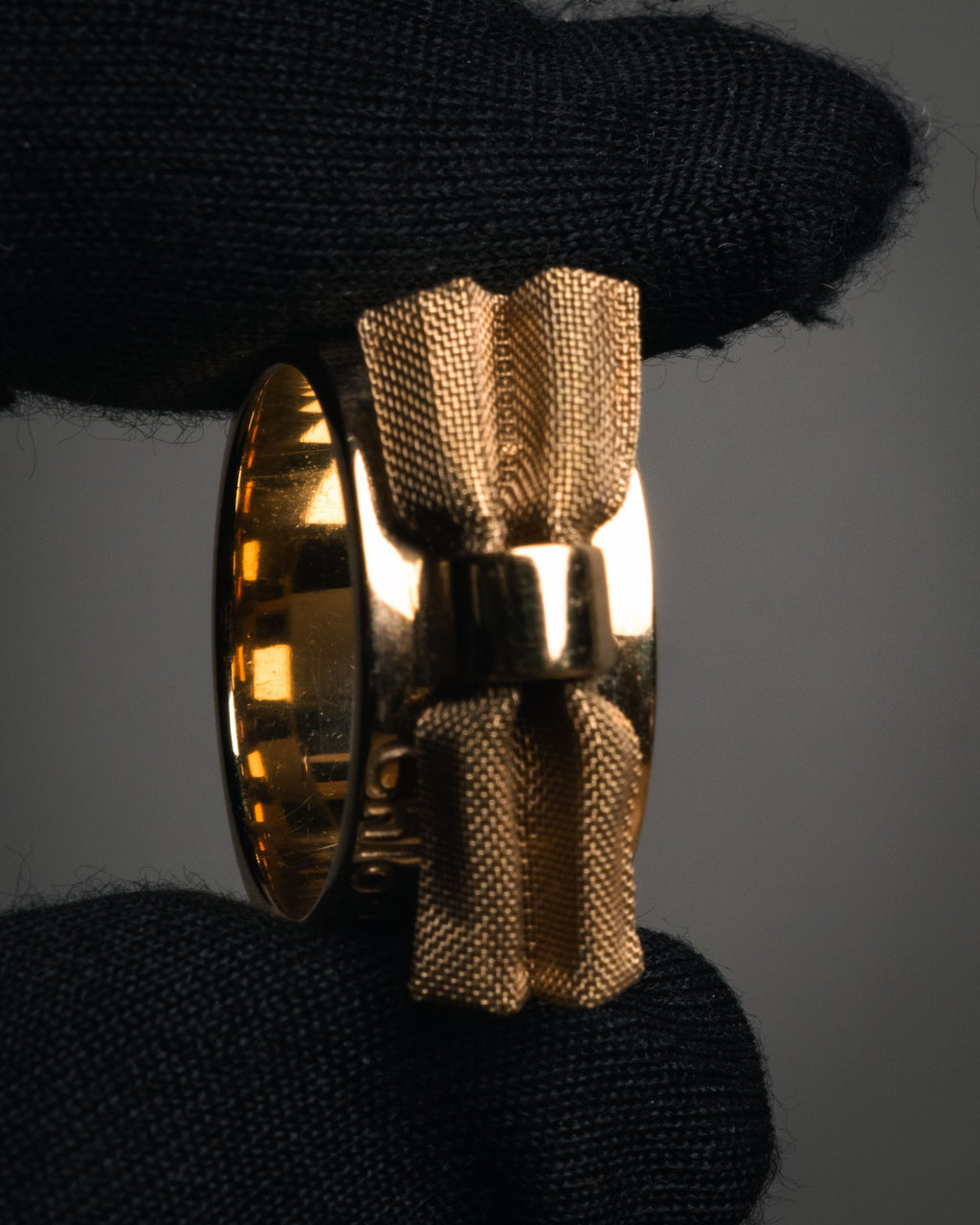 “Chloé” 2010’s mesh ribbon gold ring
