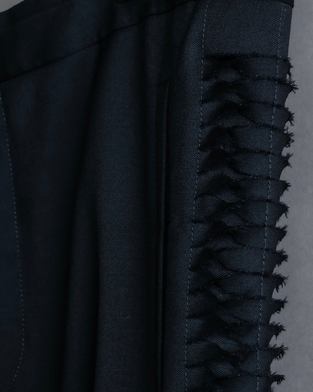 "MAISON MARGIELA" Side cross fringe design wool tapered slacks