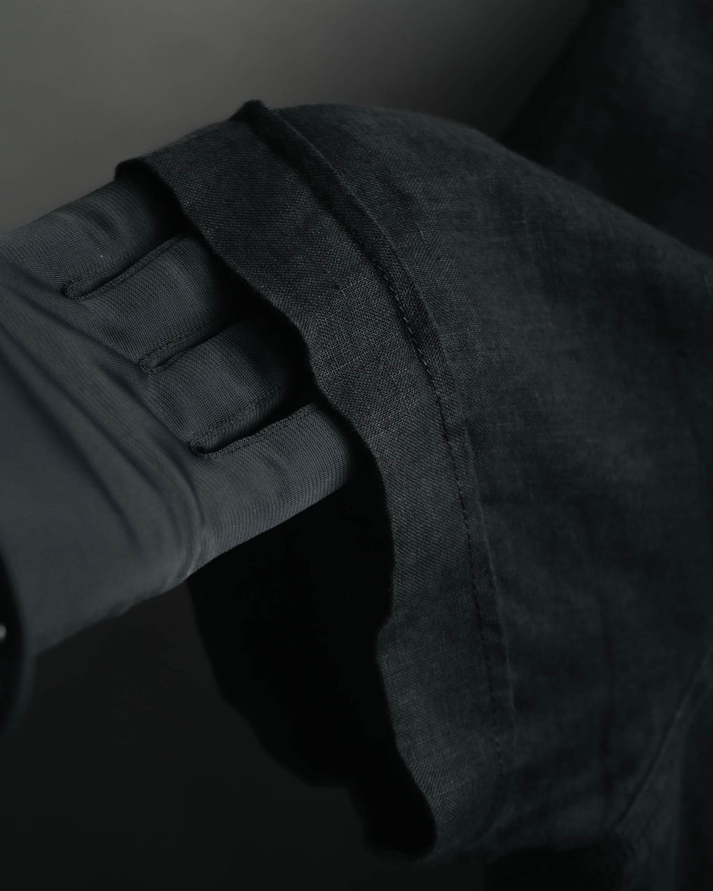 -MOOD MILLÉSIMES- 00’s black linen epaulet half-sleeve shirt by “ARMANI COLLEZIONI”